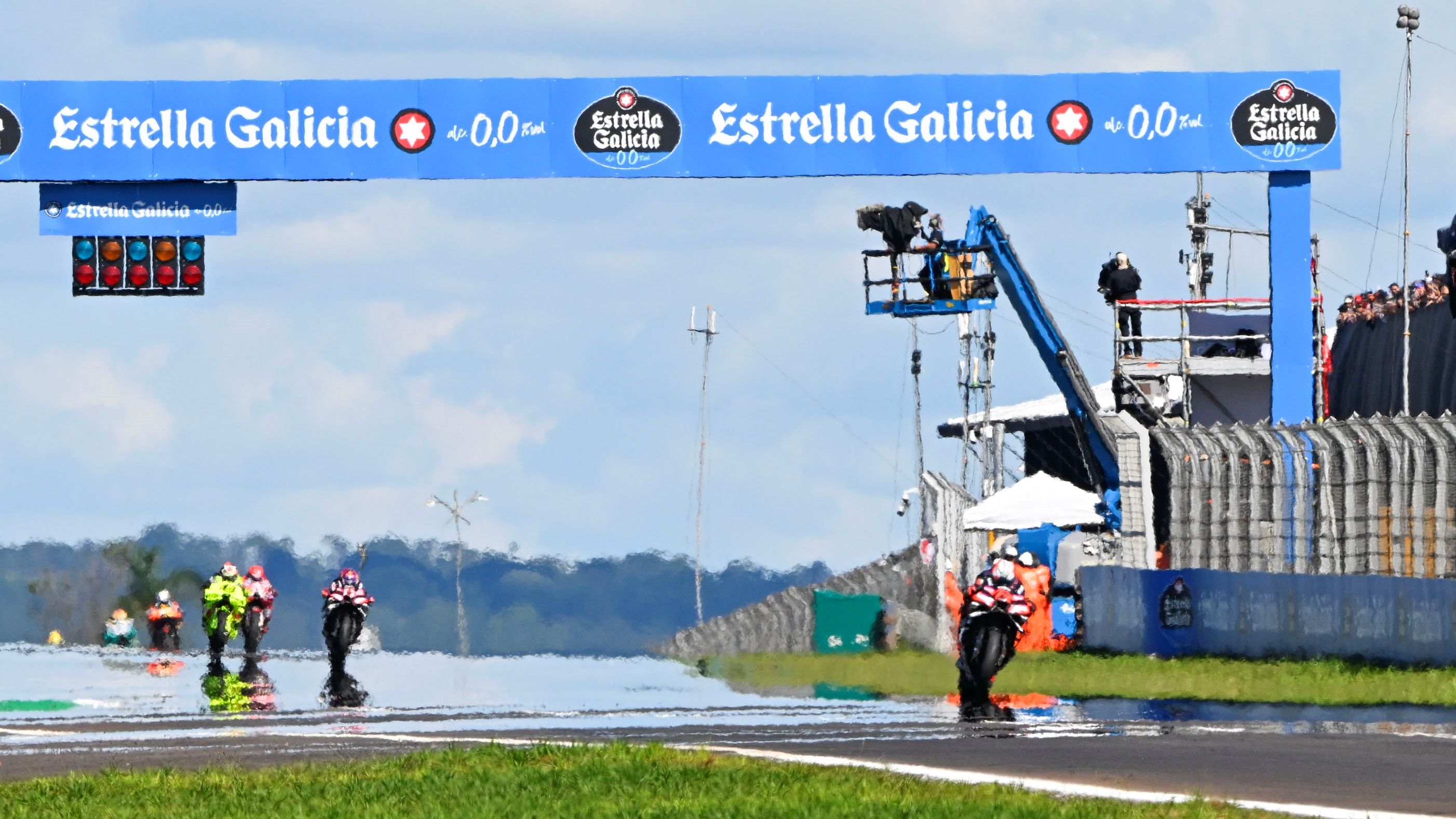 Marco Bezzecchi se escapa rumbo a un triunfo incontestable, MotoGP Brasil 2026