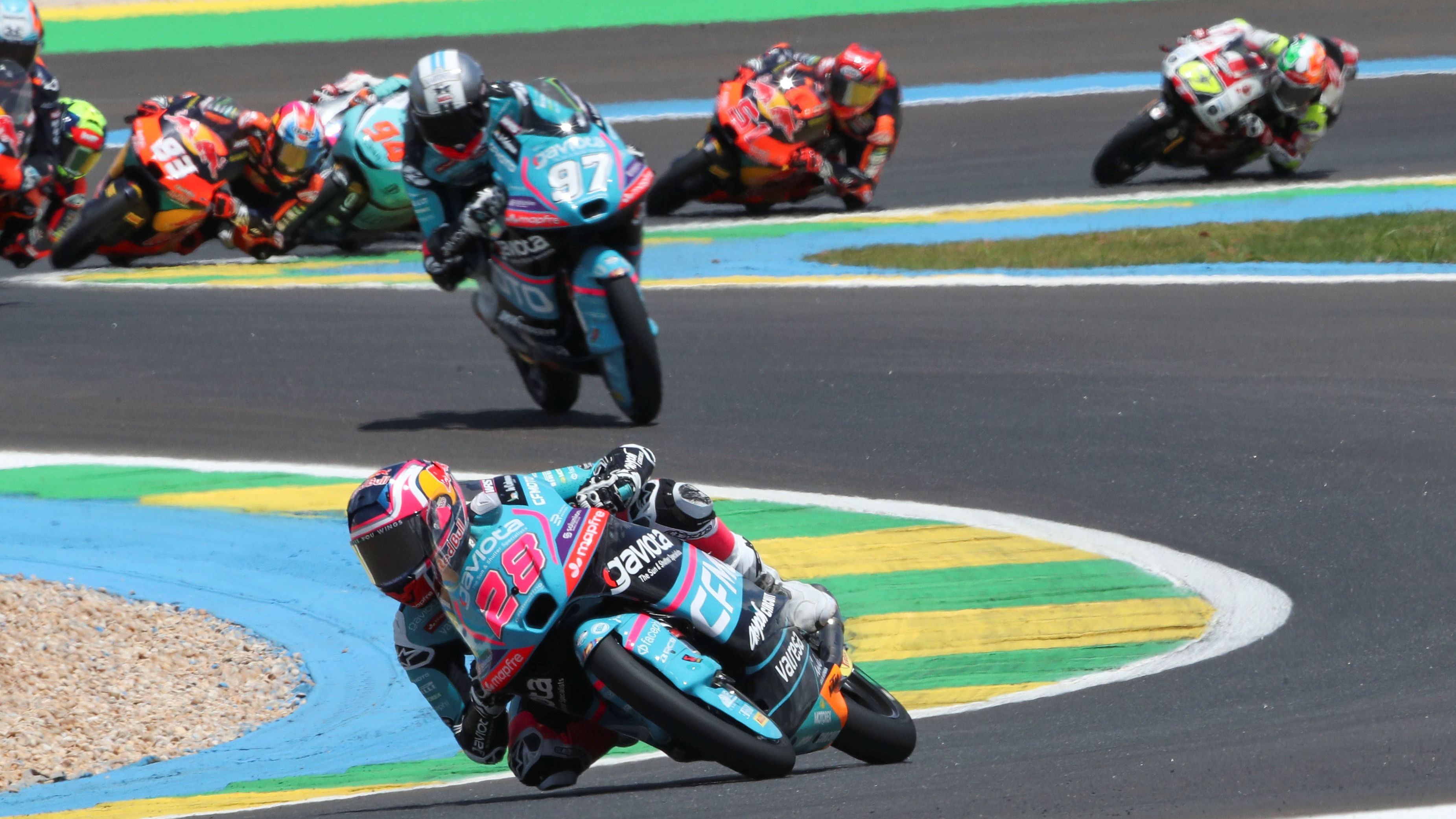 Máximo Quiles perseguido en la distancia por Marco Morelli, Moto3 Brasil 2026