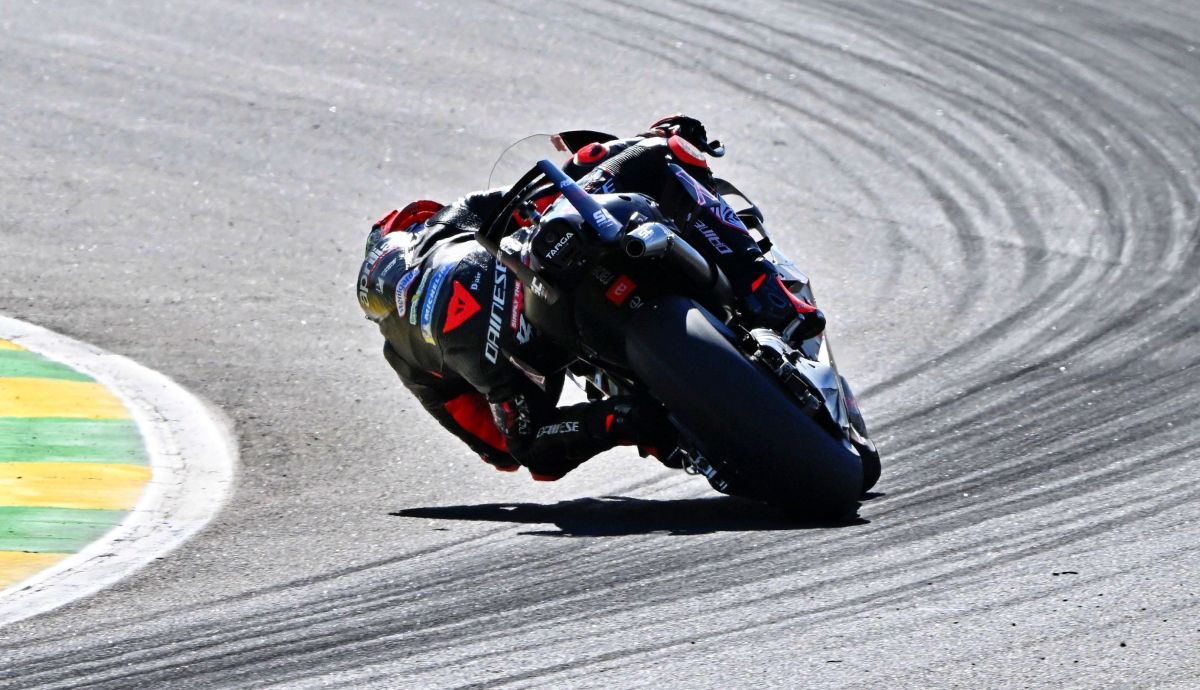 Marco Bezzecchi dominó totalmente la carrera en Brasil