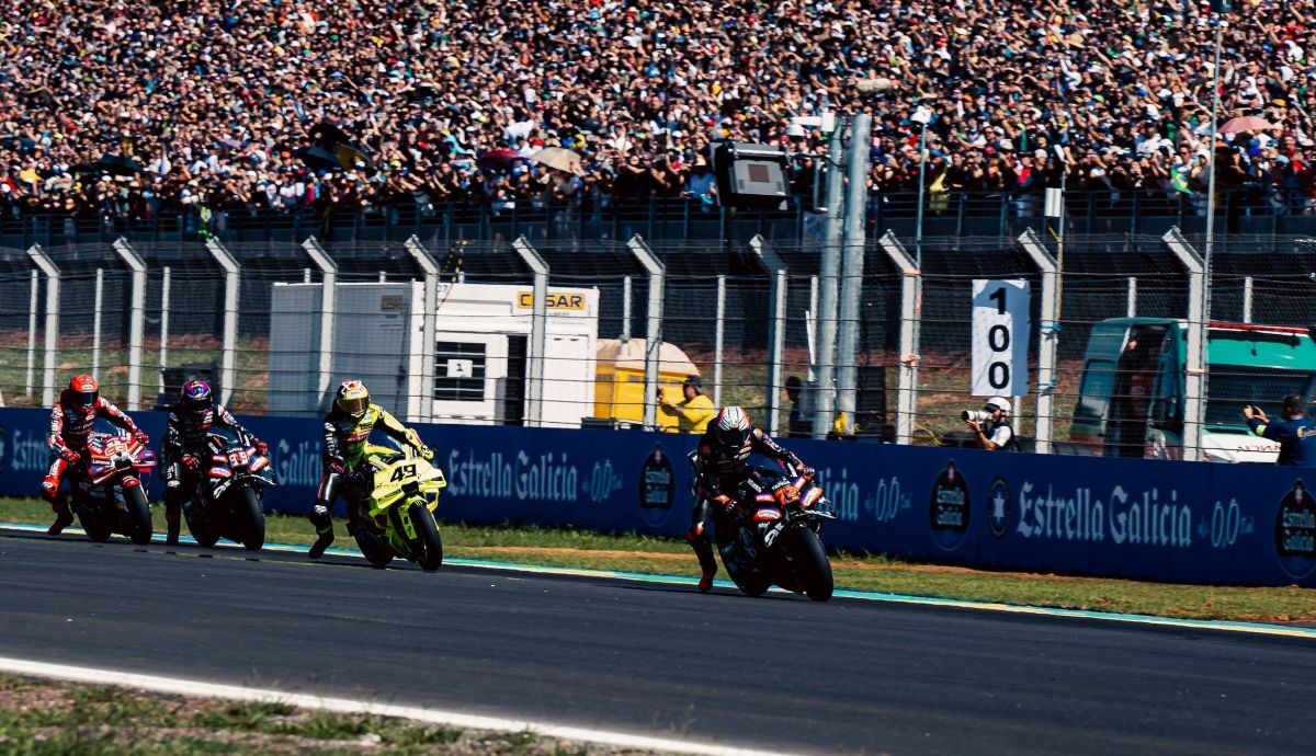 Marco Bezzecchi lideró la carrera desde el inicio
