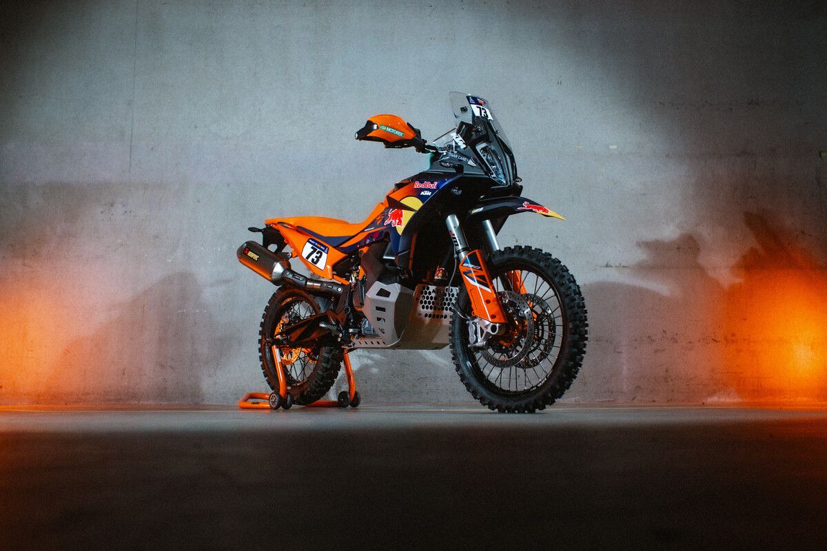KTM 890 Adventure R Rally 2026. La variante más deportiva y off road de la trail austriaca. 