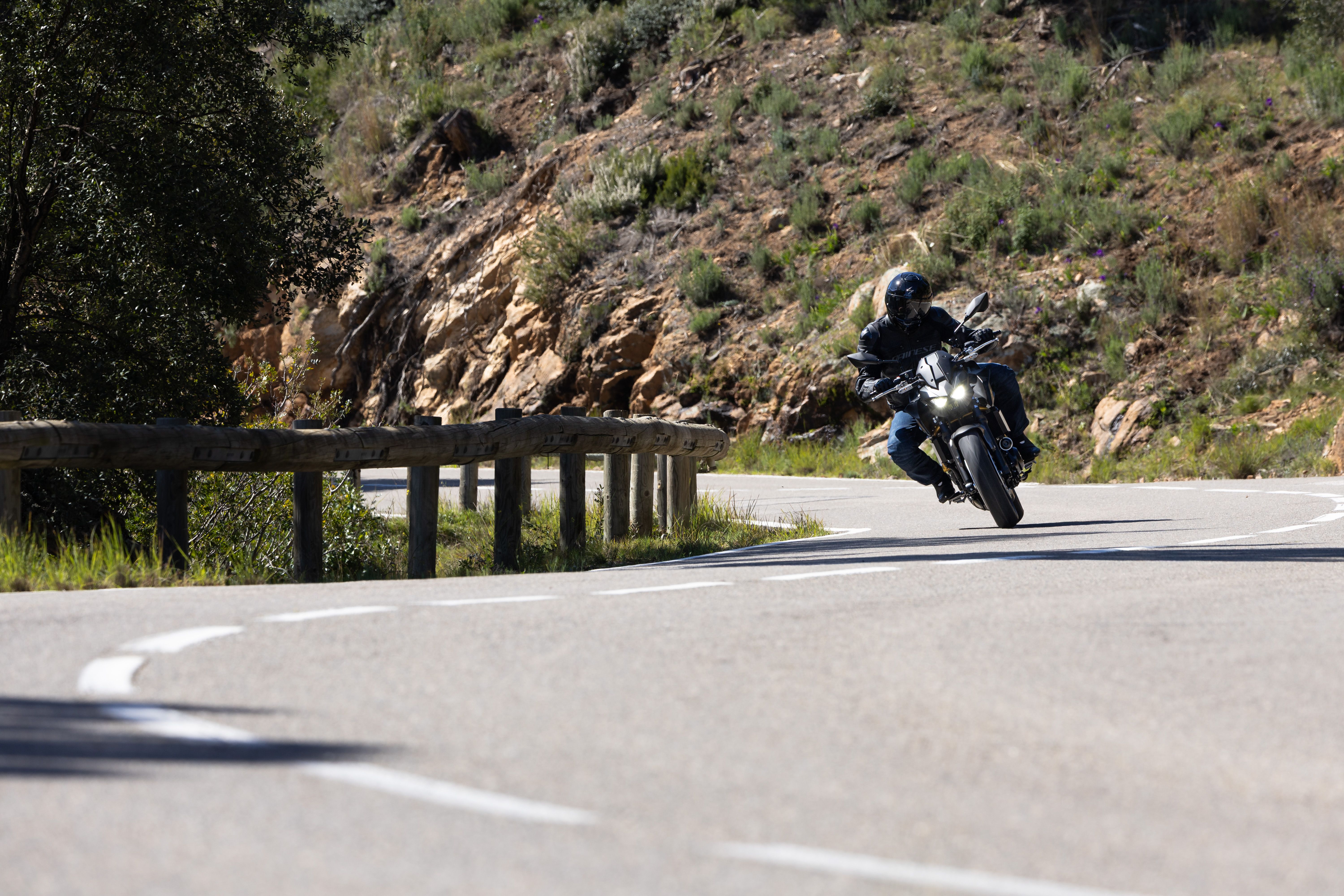 Kawasaki Z650S 2026 accion (3)