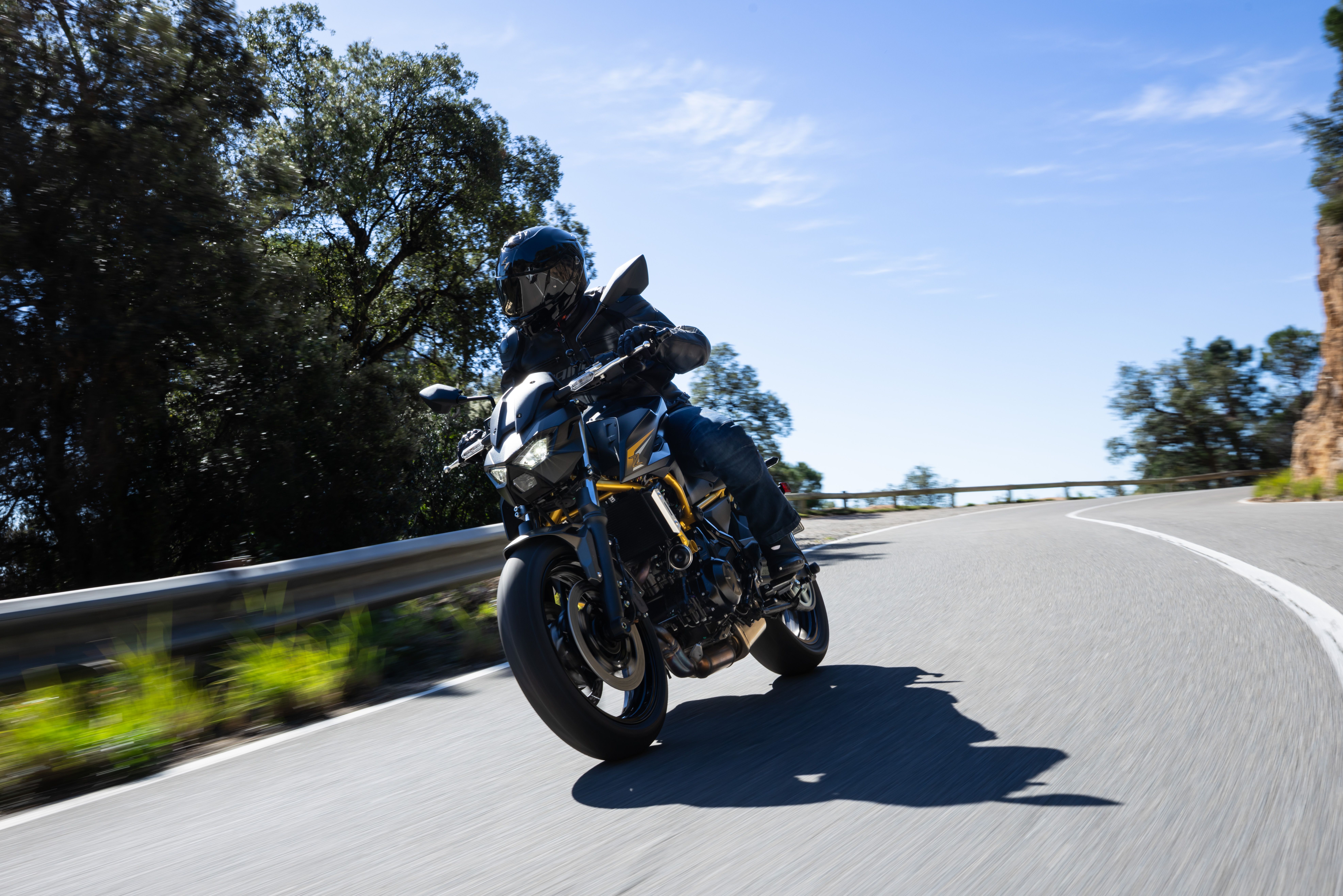 Kawasaki Z650S 2026 accion (14)