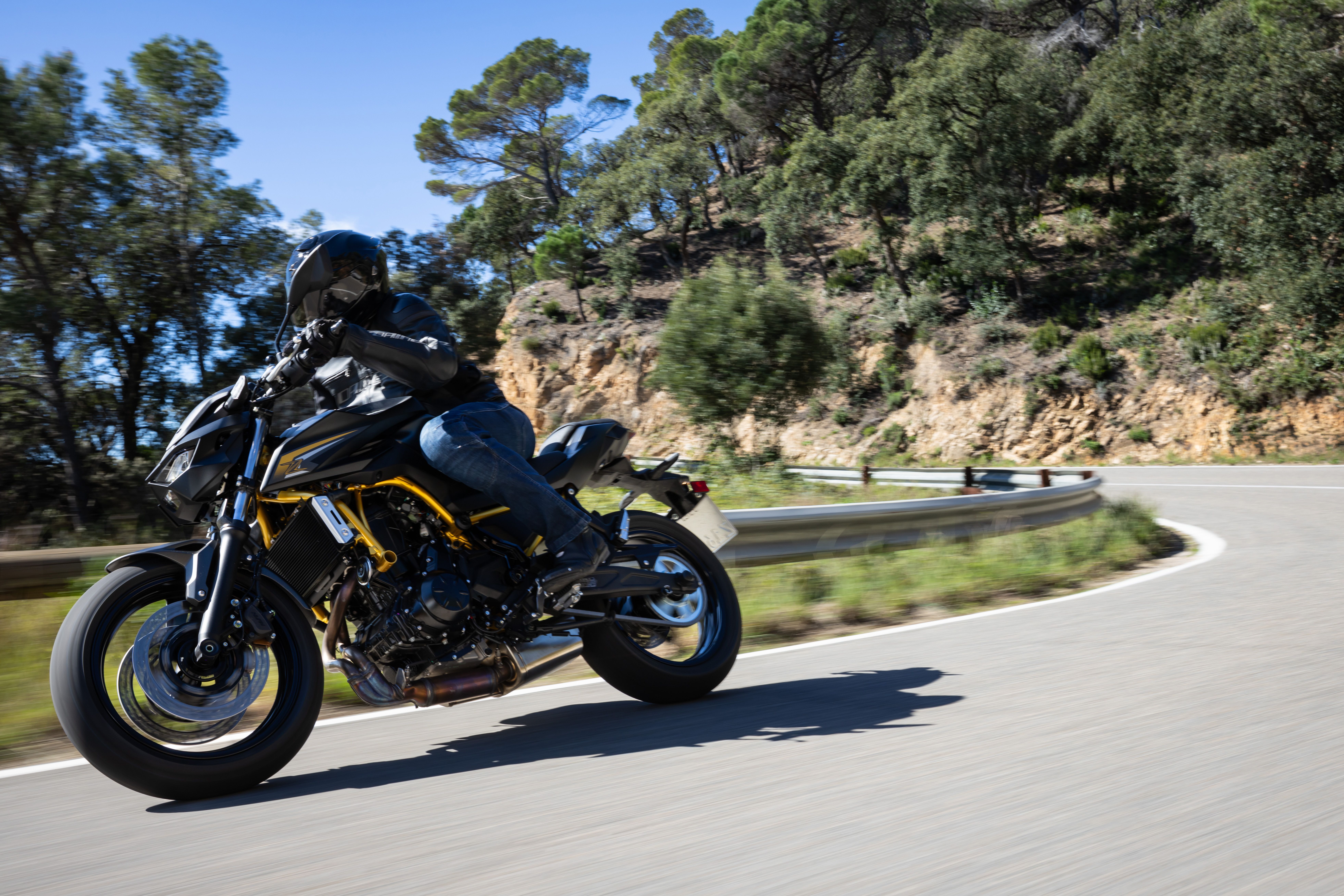 Kawasaki Z650S 2026 accion (15)