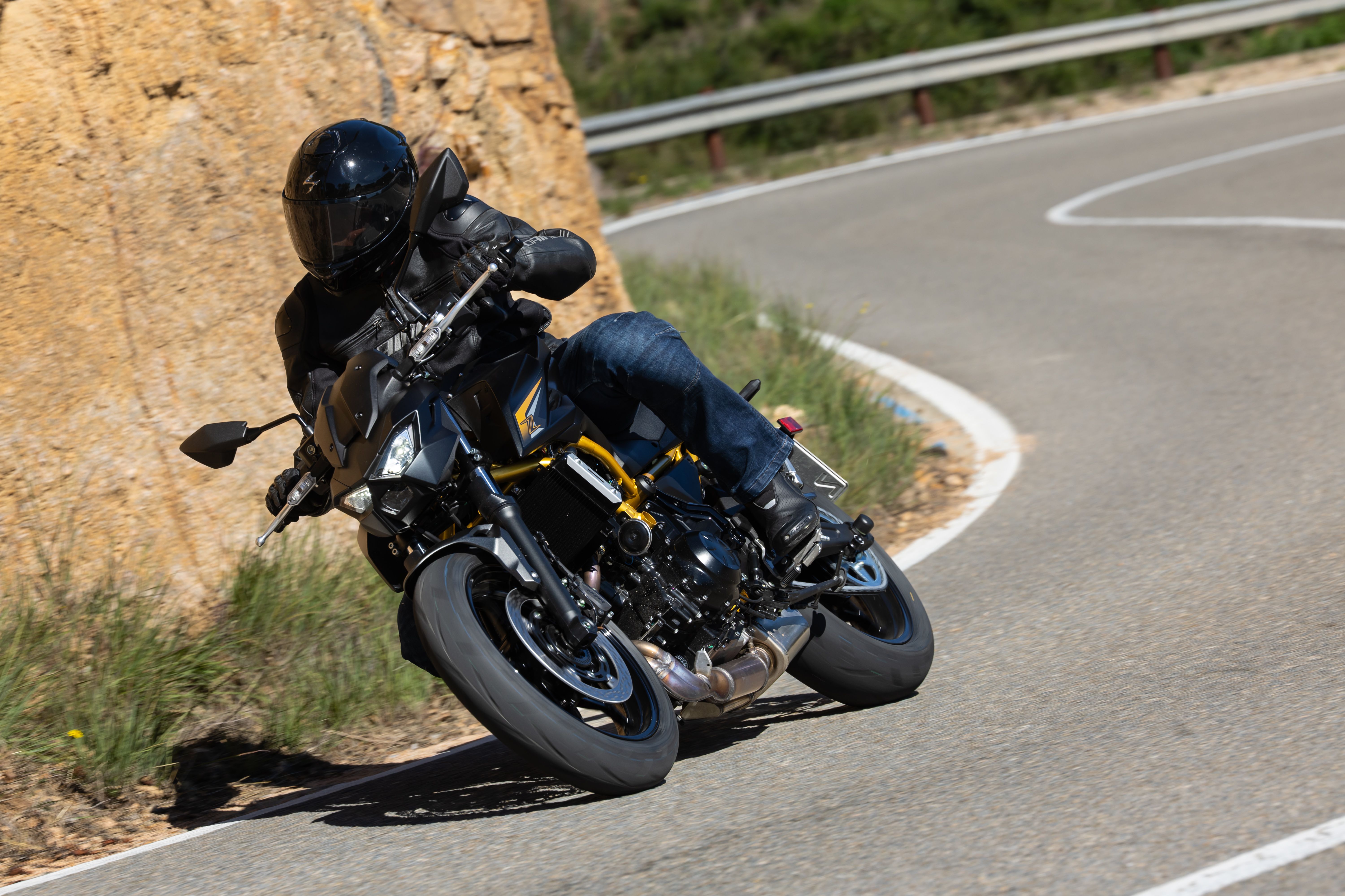 Kawasaki Z650S 2026 accion (32)