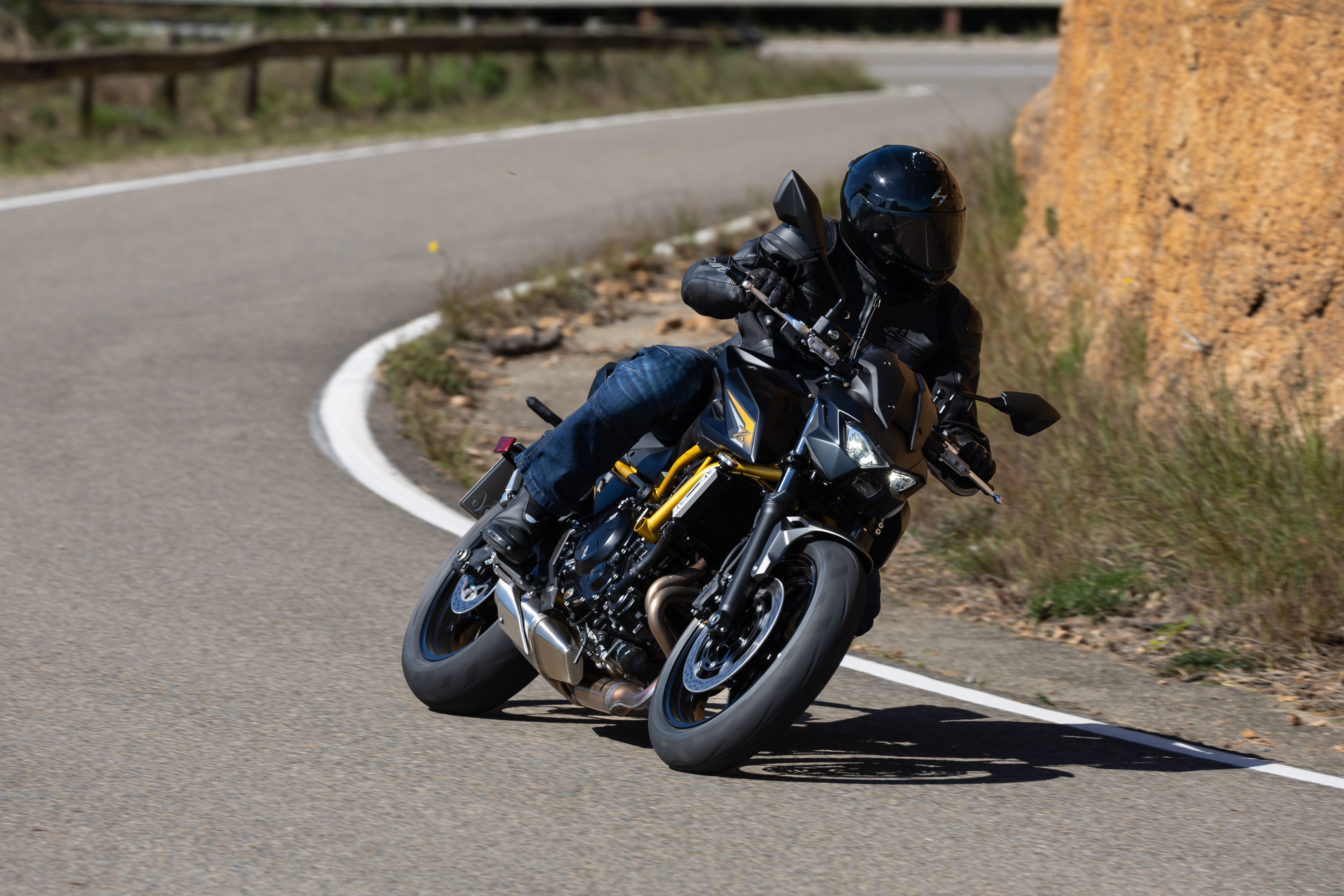 Kawasaki Z650S 2026 accion (34)