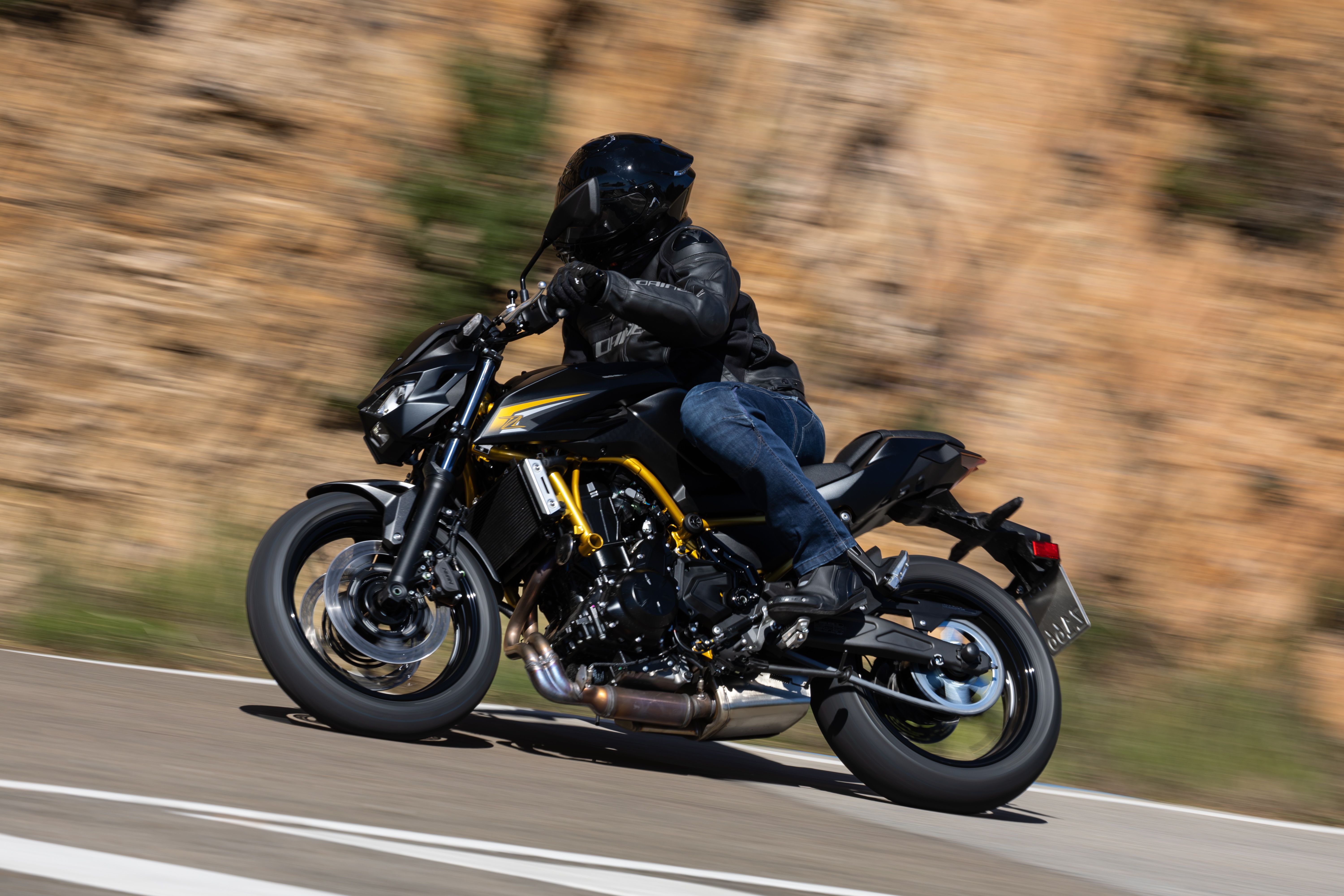 Kawasaki Z650S 2026 accion (37)