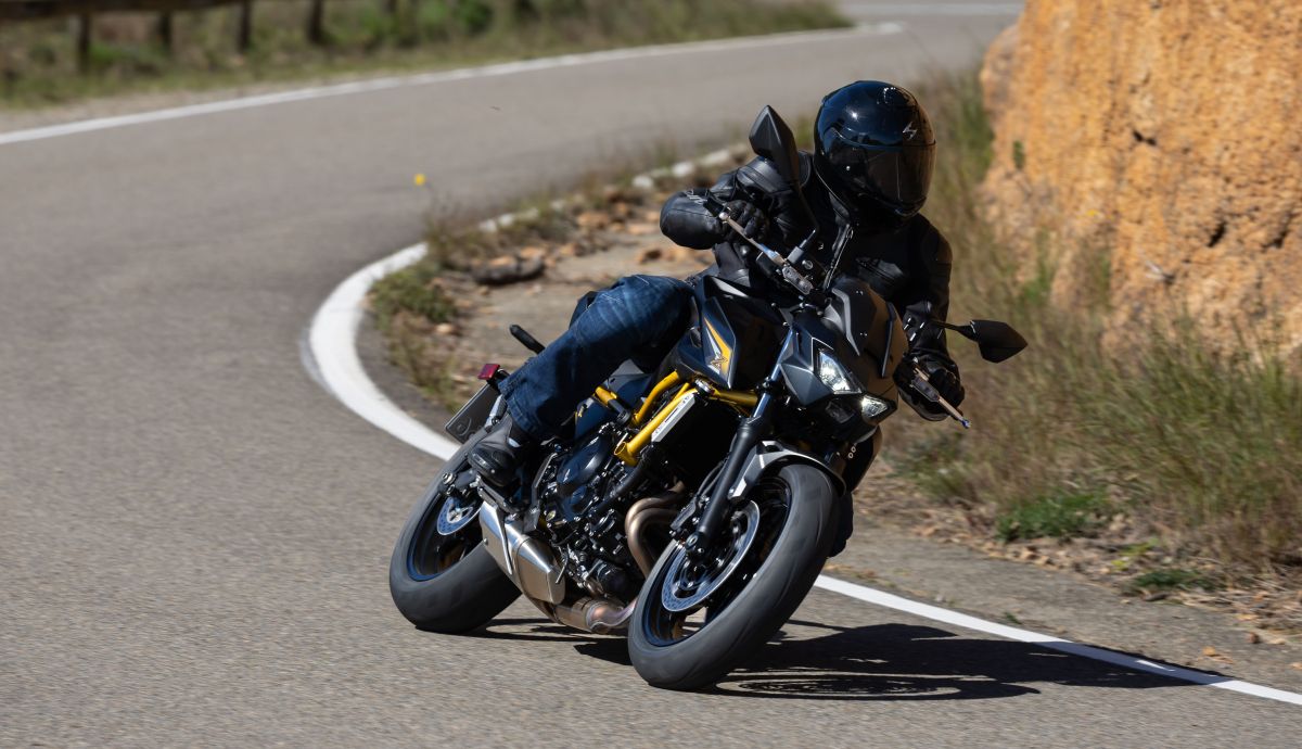 Kawasaki Z650S 2026 accion (34)