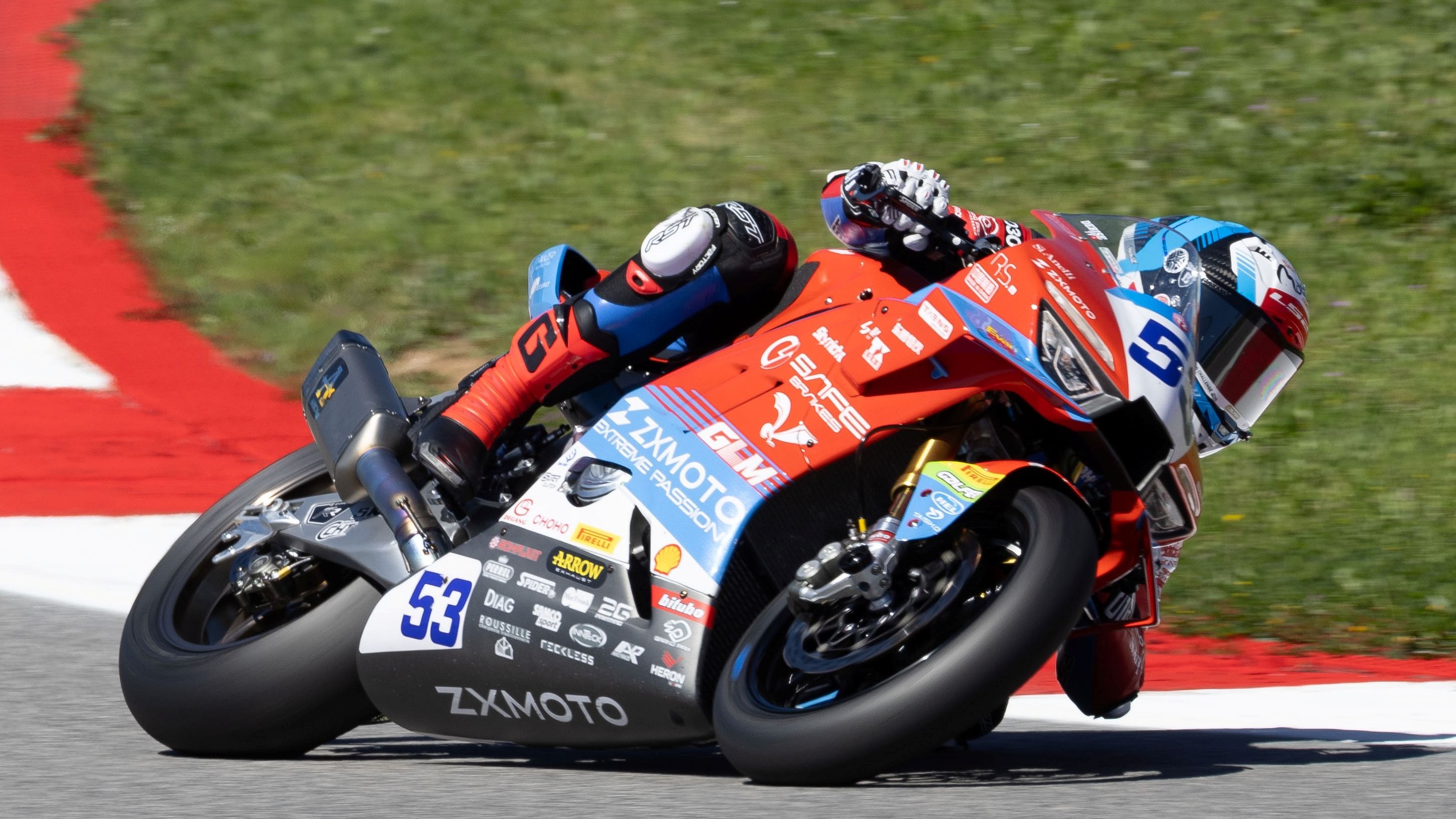 Valentín Debise ha logrado la primera victoria de ZXMoto en el Mundial de Supersport