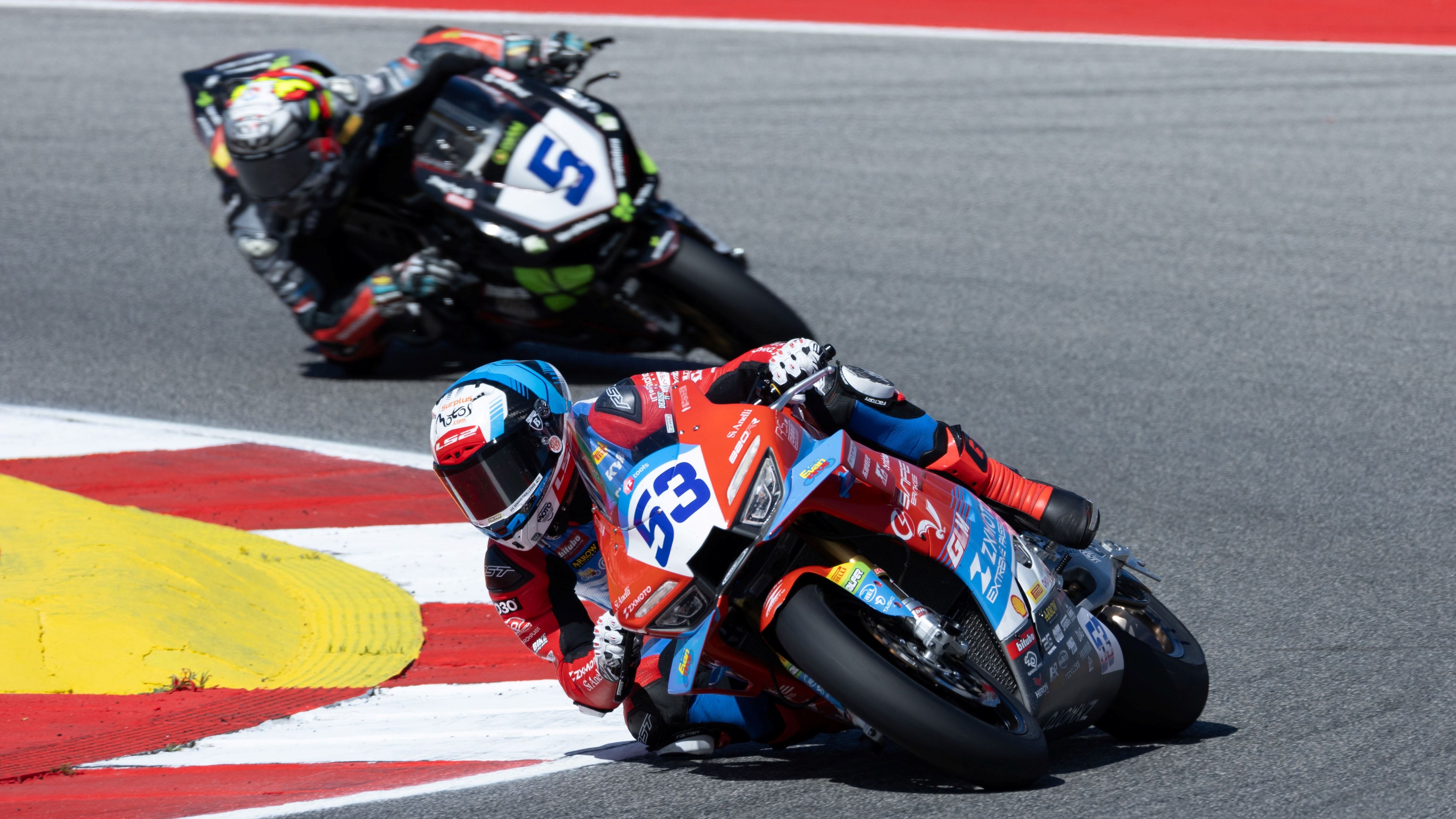 Valentin Debise ha dado el doblete a ZXMoto en Portimao y Jaume Masià lidera Supersport