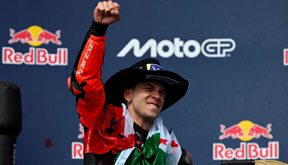 Marco Bezzecchi en el podio del GP de Estados Unidos de MotoGP 2026