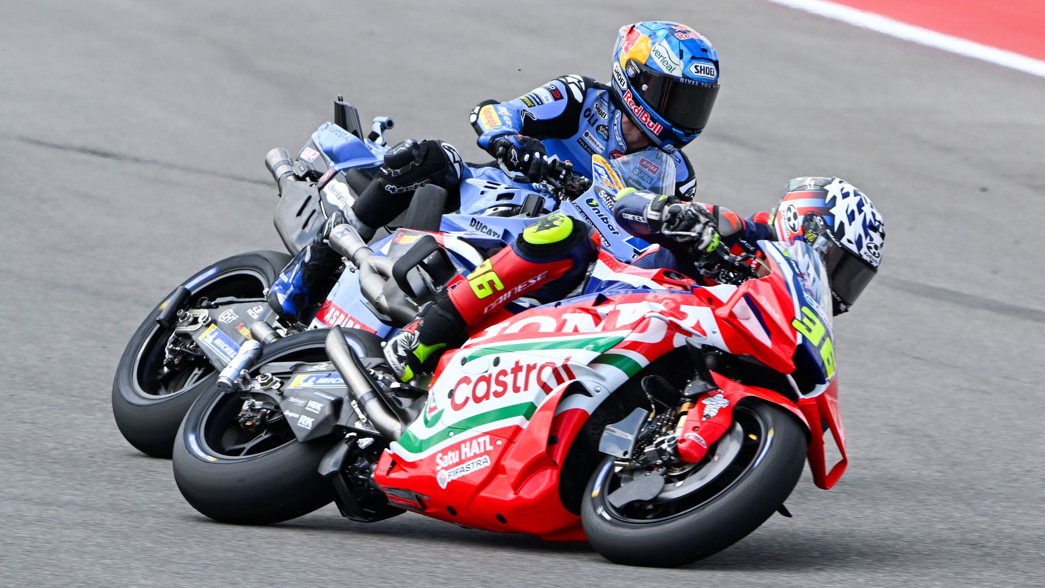 Álex Márquez se cuela por el interior de Joan Mir, MotoGP Estados Unidos 2026