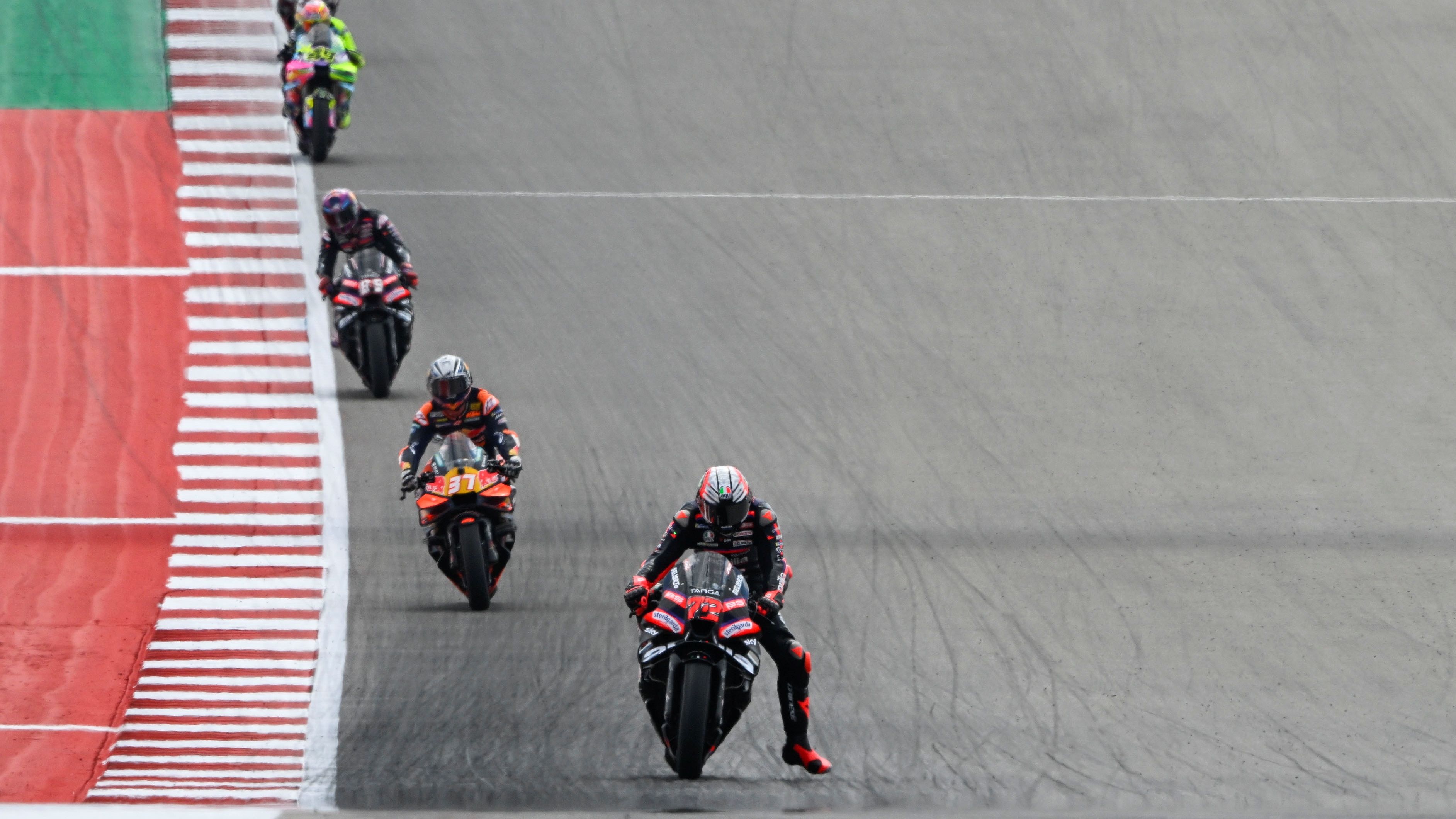 Marco Bezzecchi lidera ante Pedro Acosta, Jorge Martín y Fabio Di Giannantonio, MotoGP Estados Unidos 2026