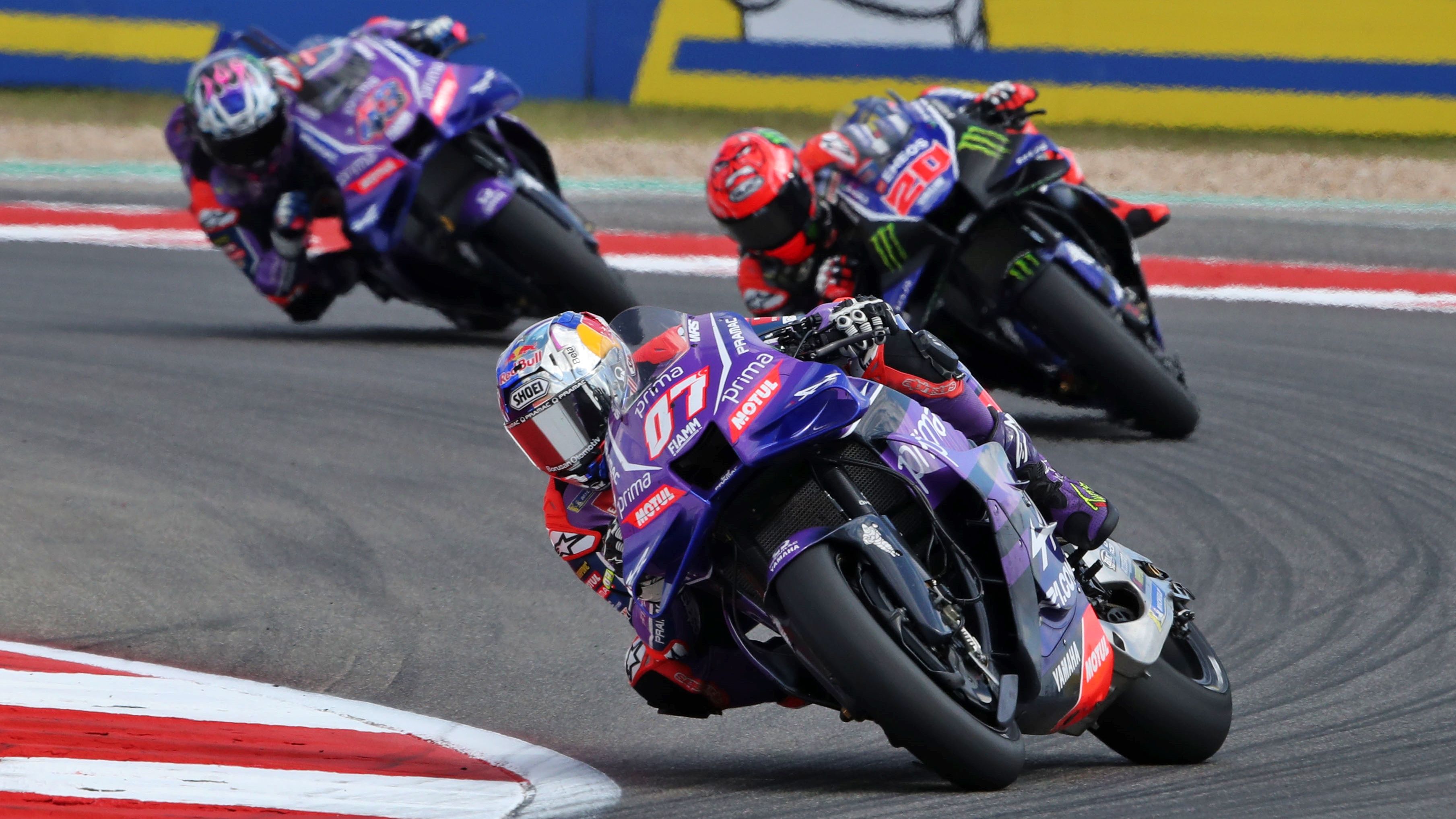 Toprak Razgatlioglu perseguido por Fabio Quartararo y Jack Miller, MotoGP Estados Unidos 2026