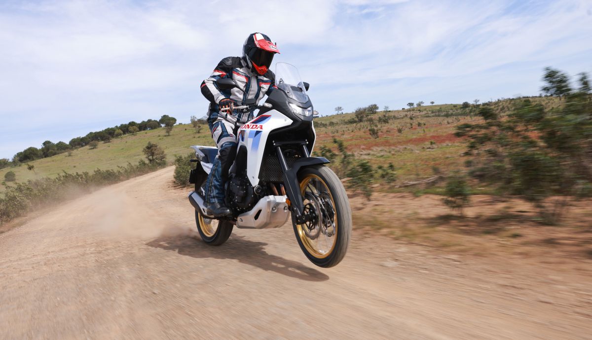 233829 Honda Transalp XL750 E Clutch YM26 3728 jpg