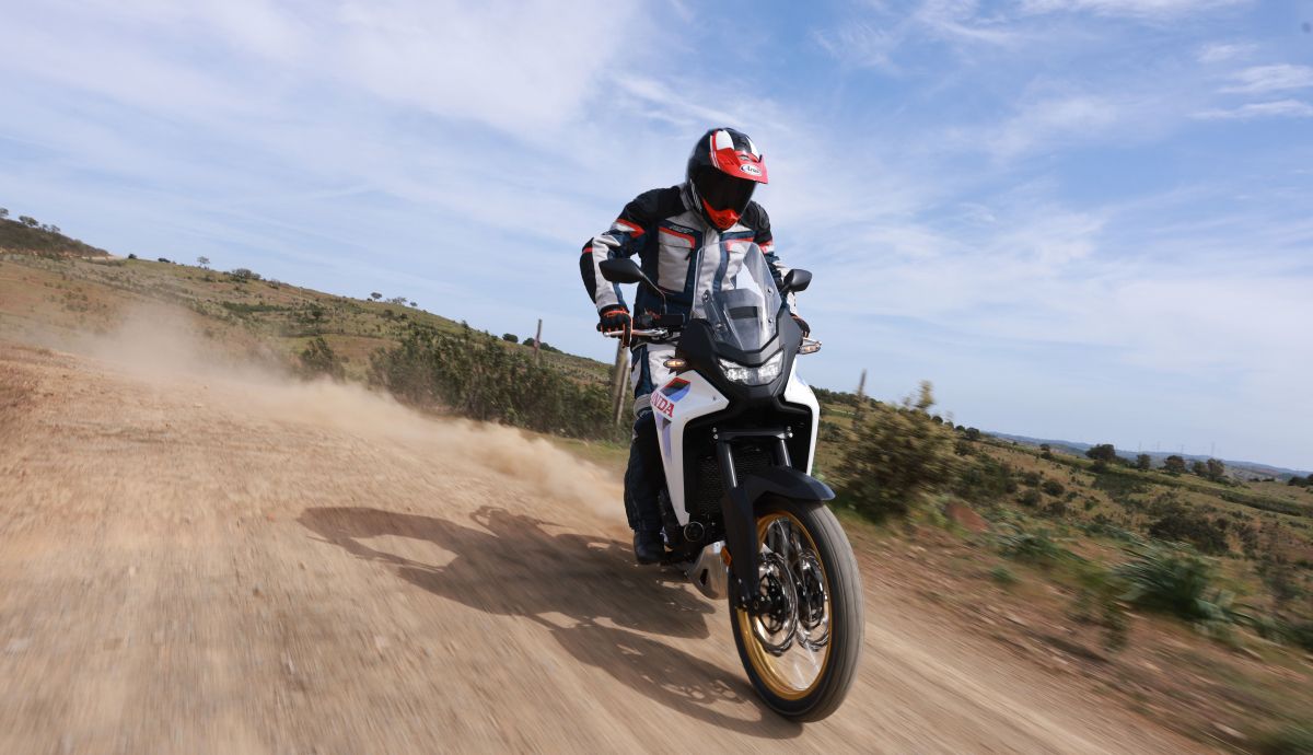 233825 Honda Transalp XL750 E Clutch YM26 3732 jpg