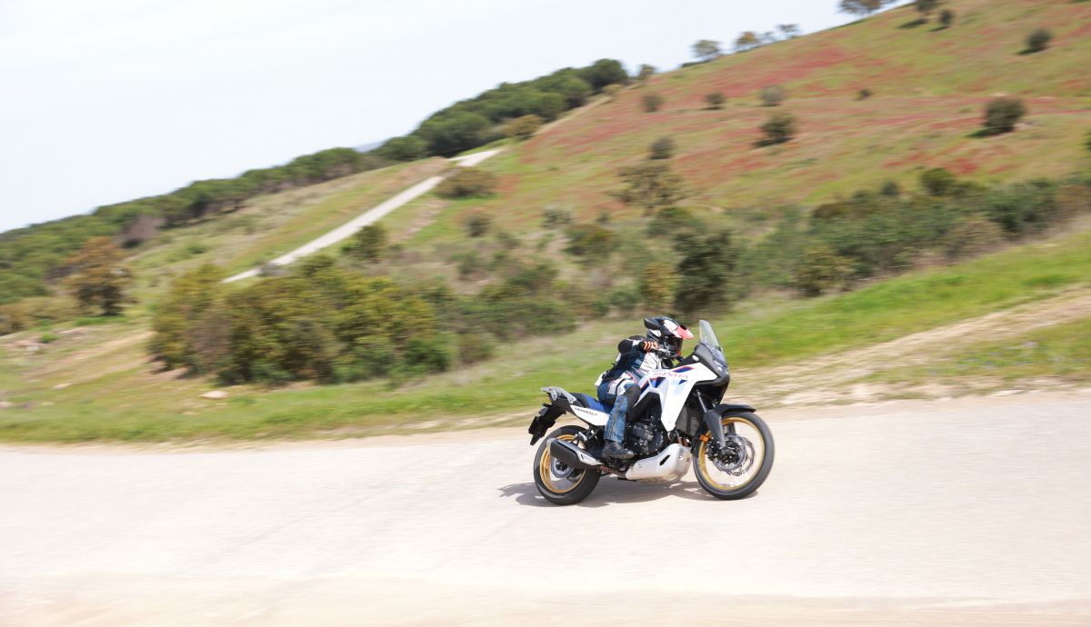 233860 Honda Transalp XL750 E Clutch YM26 3703 jpg