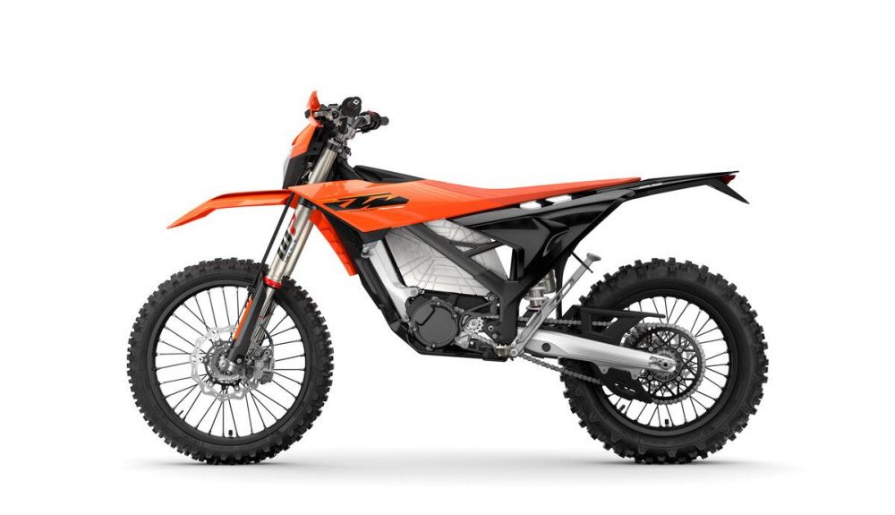 642682 MY27 KTM FREERIDE E EU 90 left 03 STUDIO IMAGES EUROPE GLOBAL STUDIO