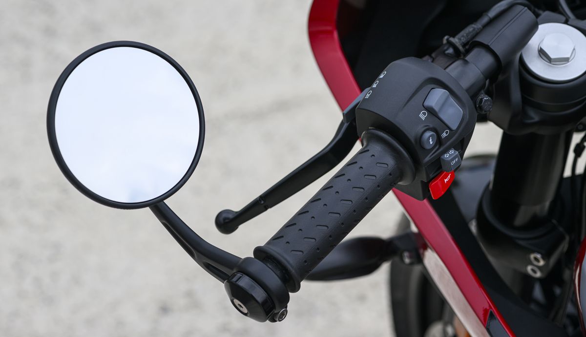 Triumph Thruxton 400 2026 detalles (7)