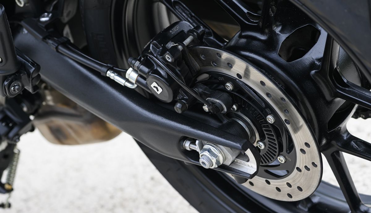 Triumph Thruxton 400 2026 detalles (8)