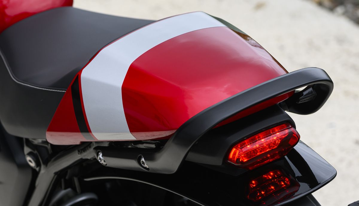 Triumph Thruxton 400 2026 detalles (9)