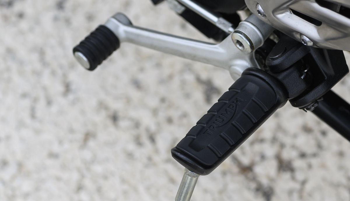 Triumph Thruxton 400 2026 detalles (10)