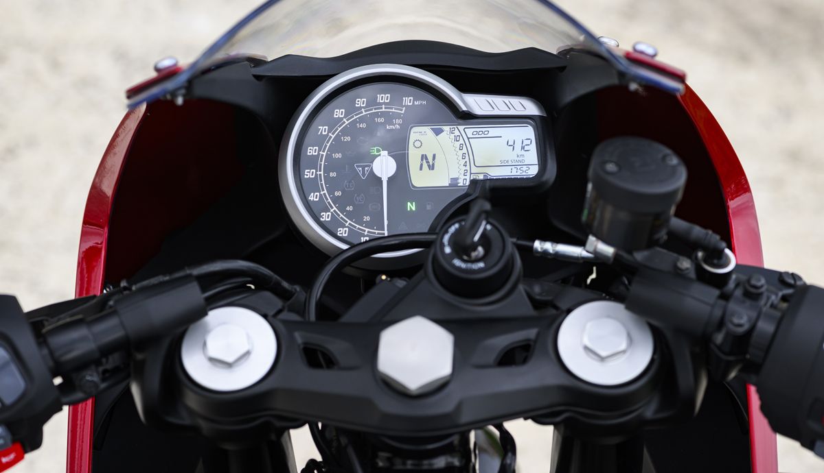 Triumph Thruxton 400 2026 detalles (11)