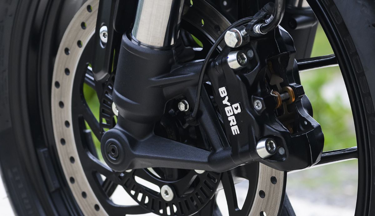 Triumph Thruxton 400 2026 detalles (15)