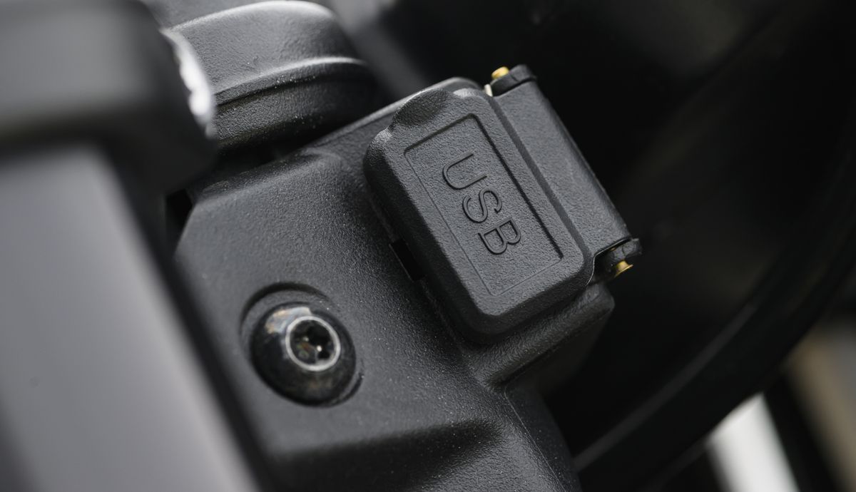 Triumph Tracker 400 2026 detalles (2)