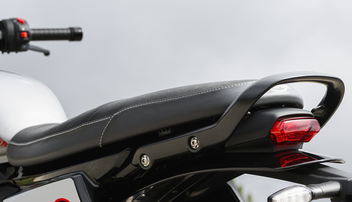 Triumph Tracker 400 2026 detalles (5)
