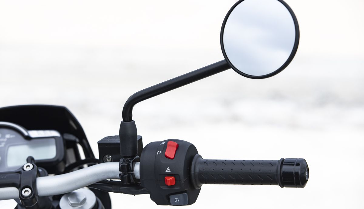 Triumph Tracker 400 2026 detalles (8)