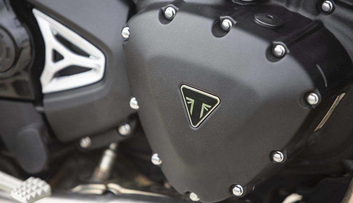 Triumph Tracker 400 2026 detalles (12)