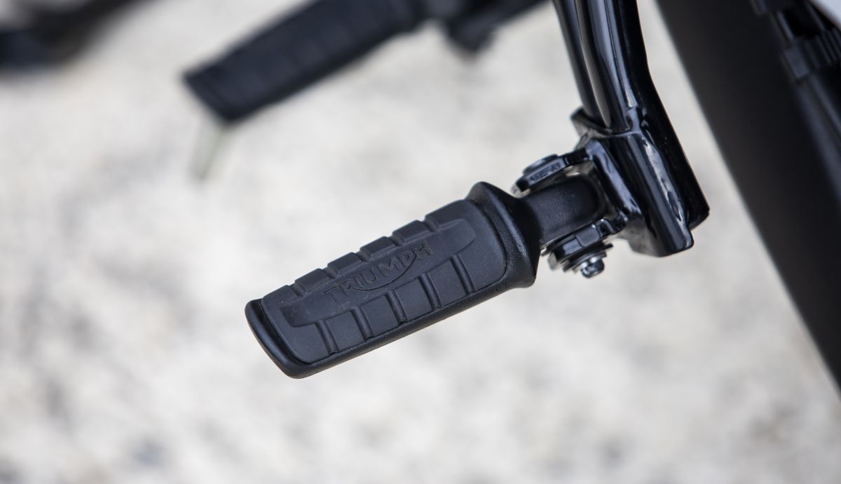 Triumph Tracker 400 2026 detalles (15)