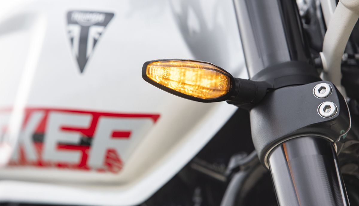 Triumph Tracker 400 2026 detalles (16)