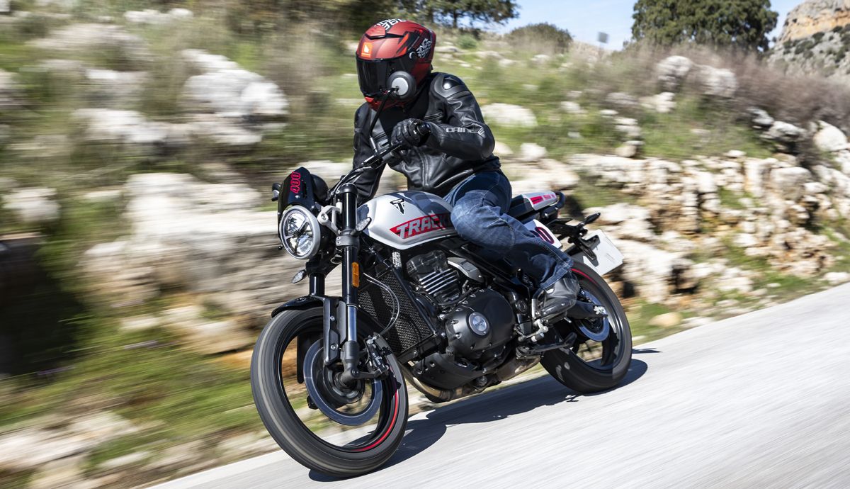 Triumph Tracker 400, actitud flat track para el carnet A2