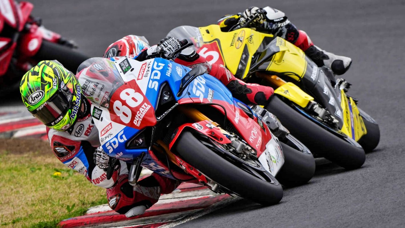 Ryo Mizuno se ha impuesto a Tetsuta Nagashima en el inicio del Japan Superbike 2026