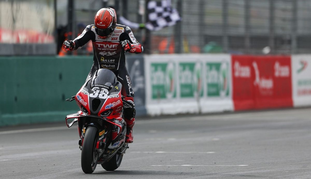 Gregory Leblanc ganó con autoridad la primera carrera