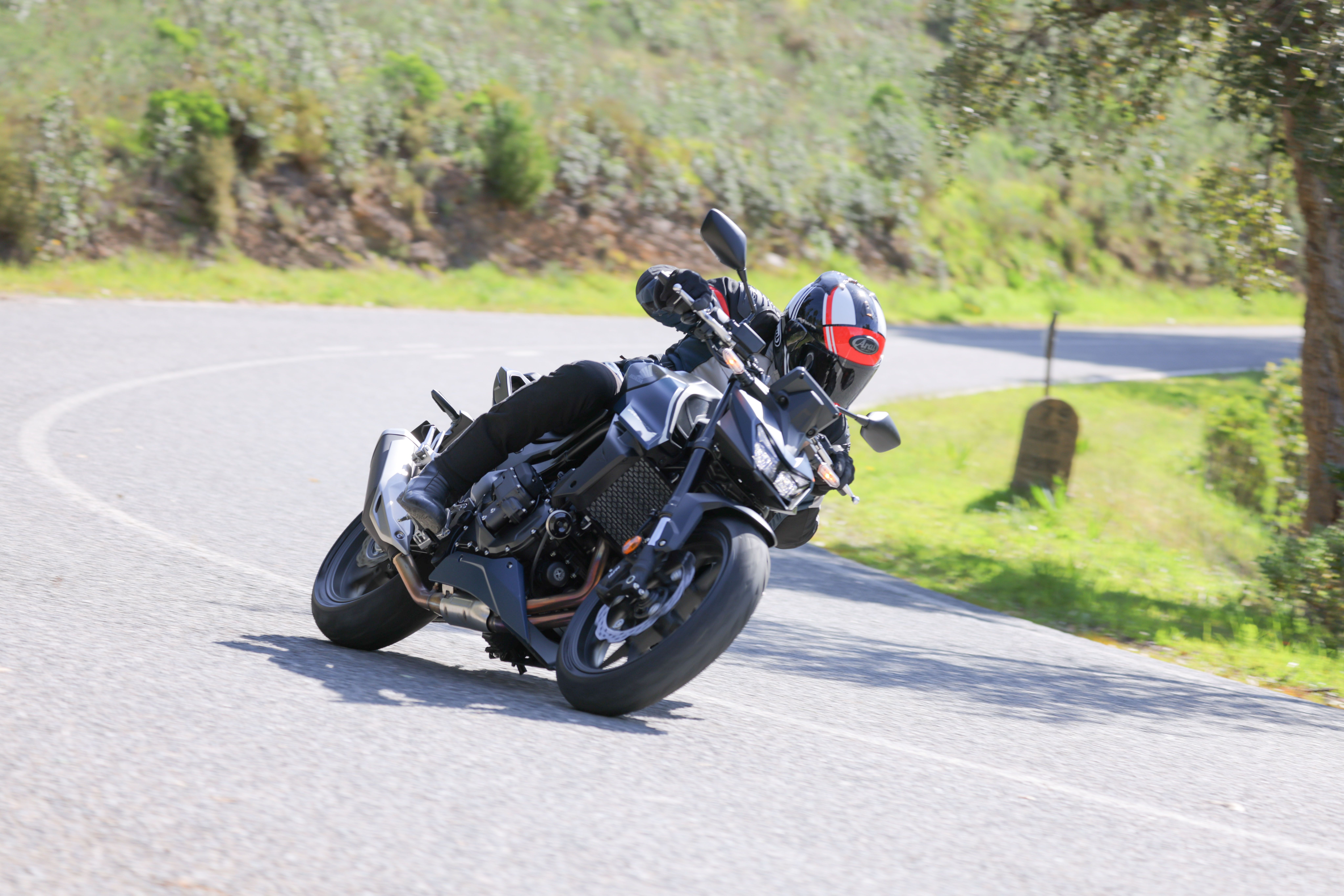 Fotos Honda Hornet 750  E-Clutch 2026