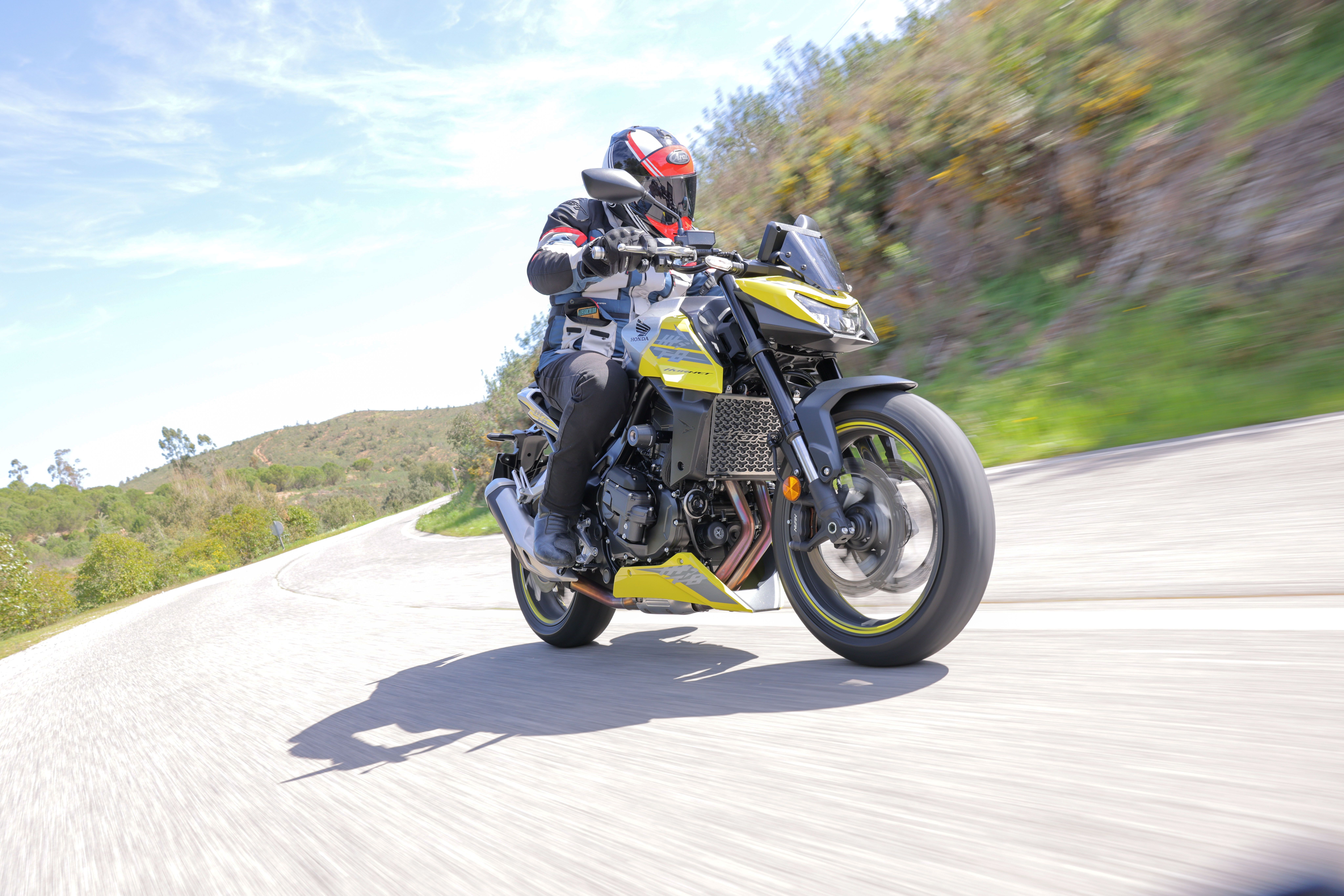 Fotos Honda Hornet 750  E-Clutch 2026