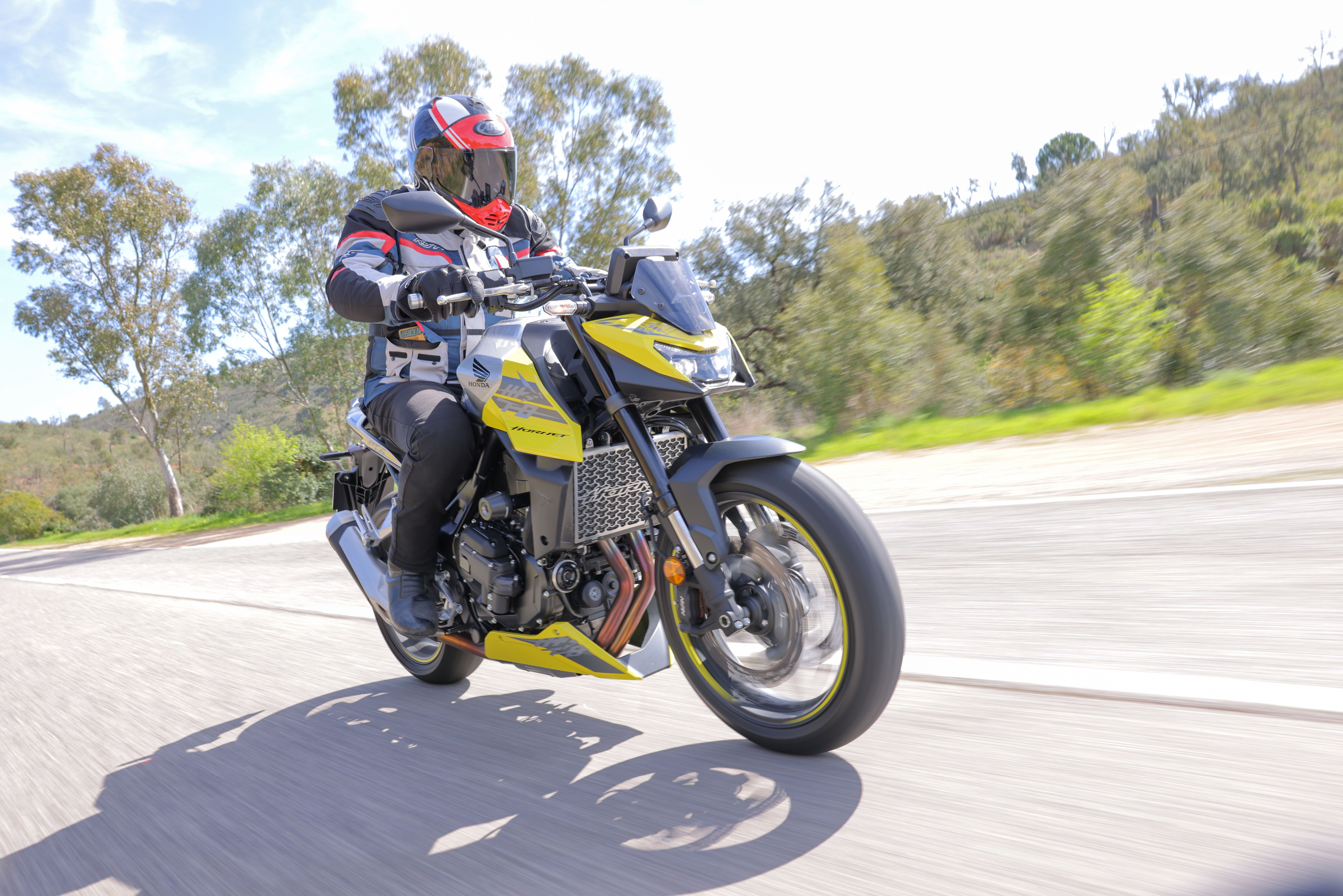 Fotos Honda Hornet 750  E-Clutch 2026