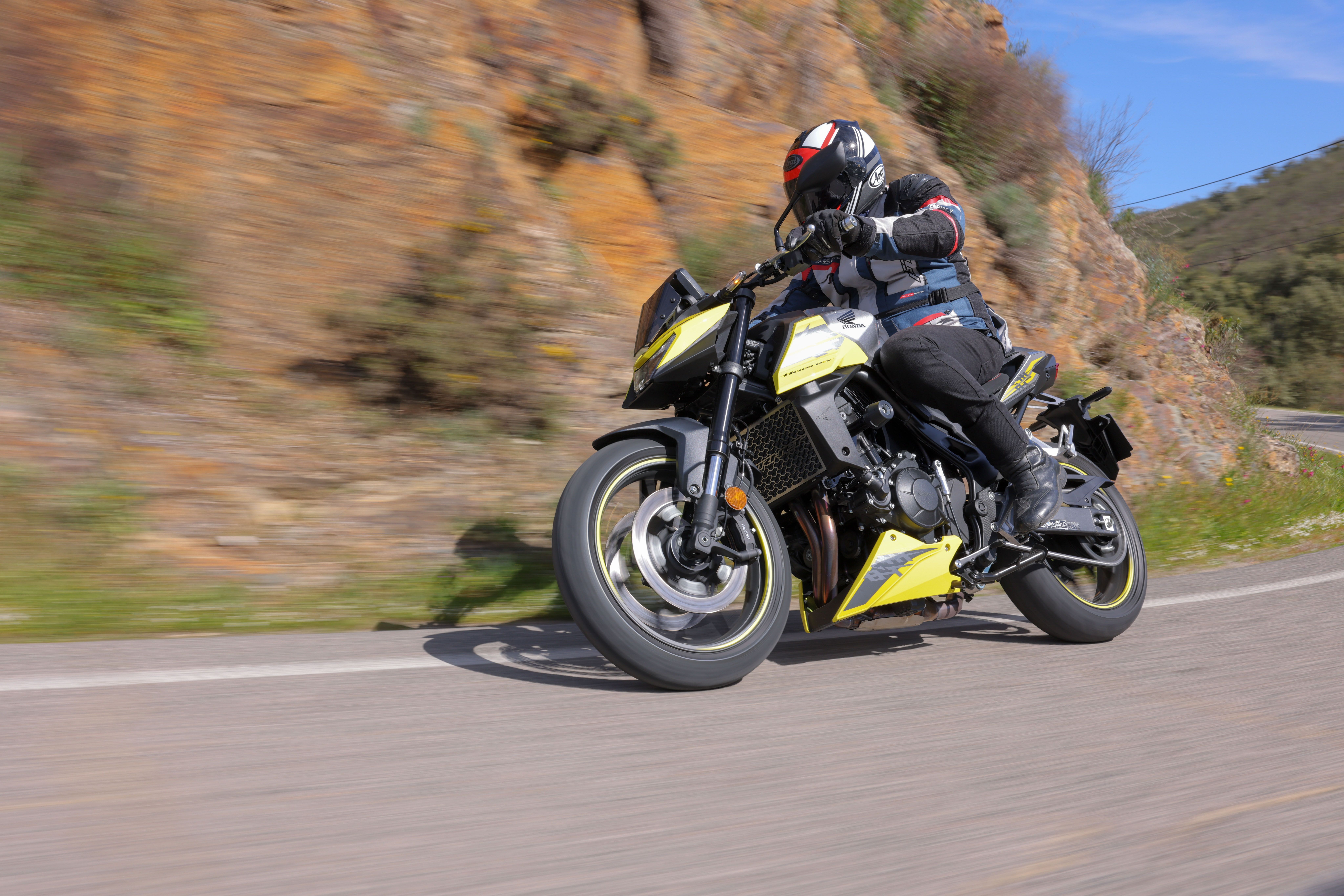 Fotos Honda Hornet 750  E-Clutch 2026