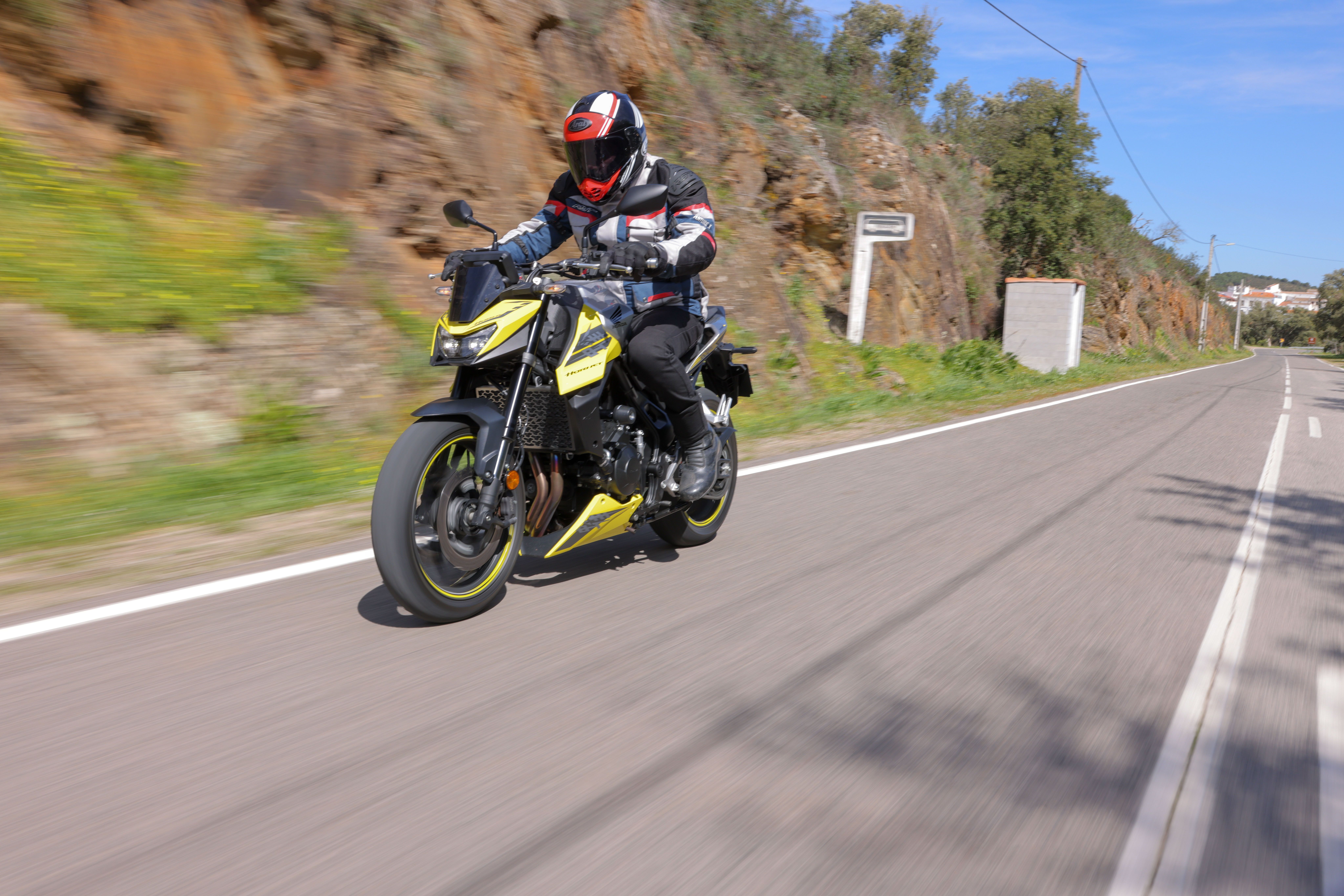 Fotos Honda Hornet 750  E-Clutch 2026