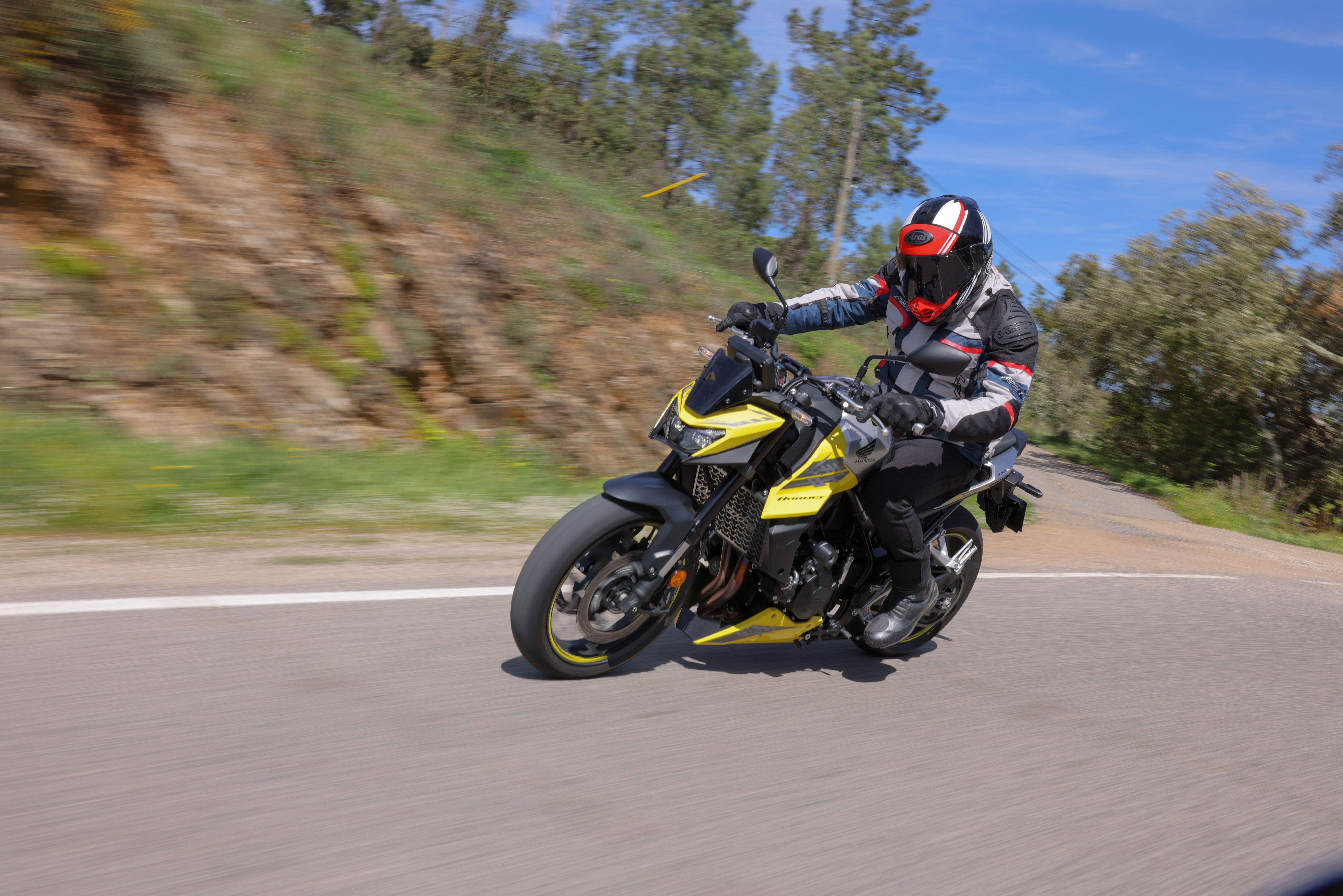 Fotos Honda Hornet 750  E-Clutch 2026