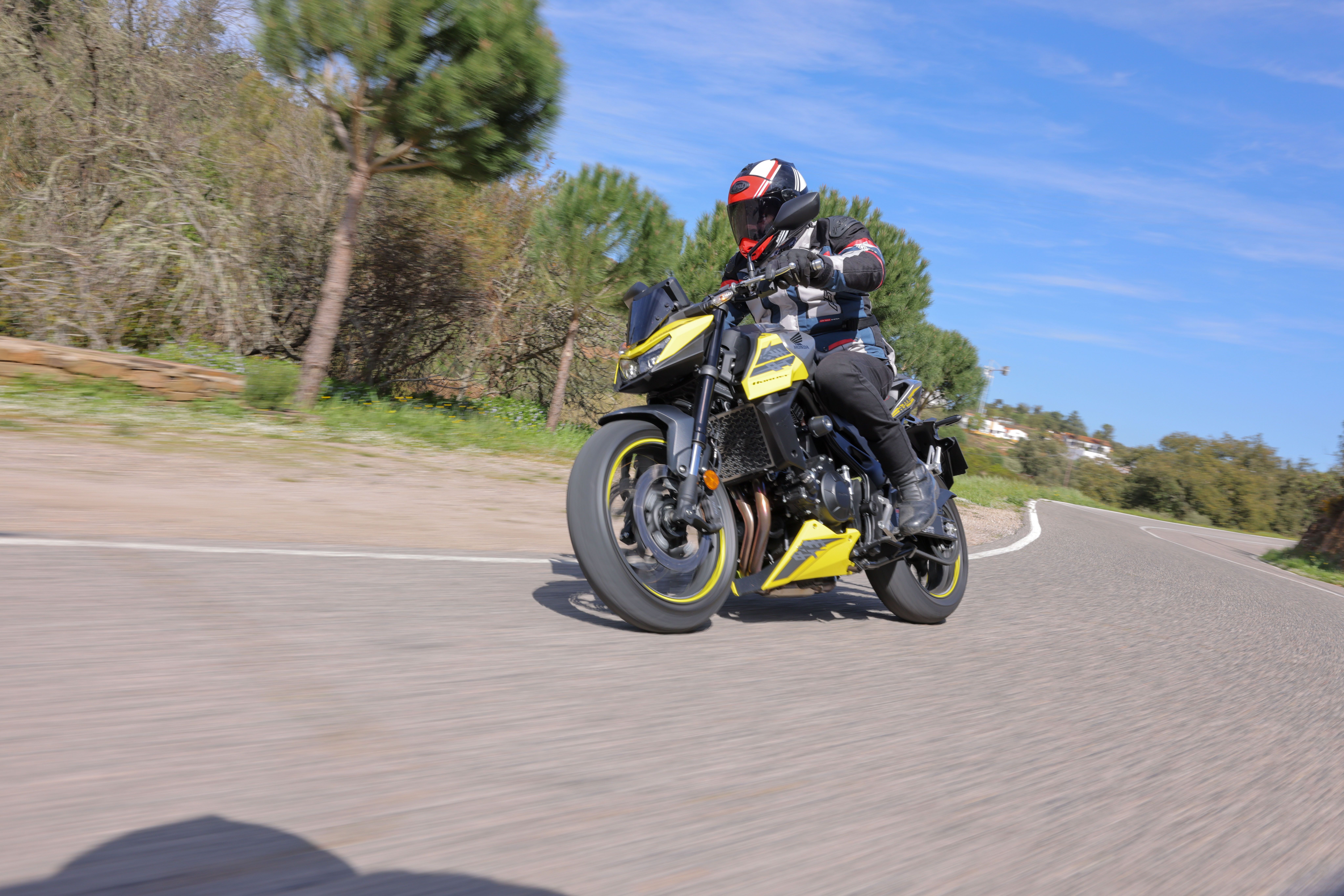 Fotos Honda Hornet 750  E-Clutch 2026