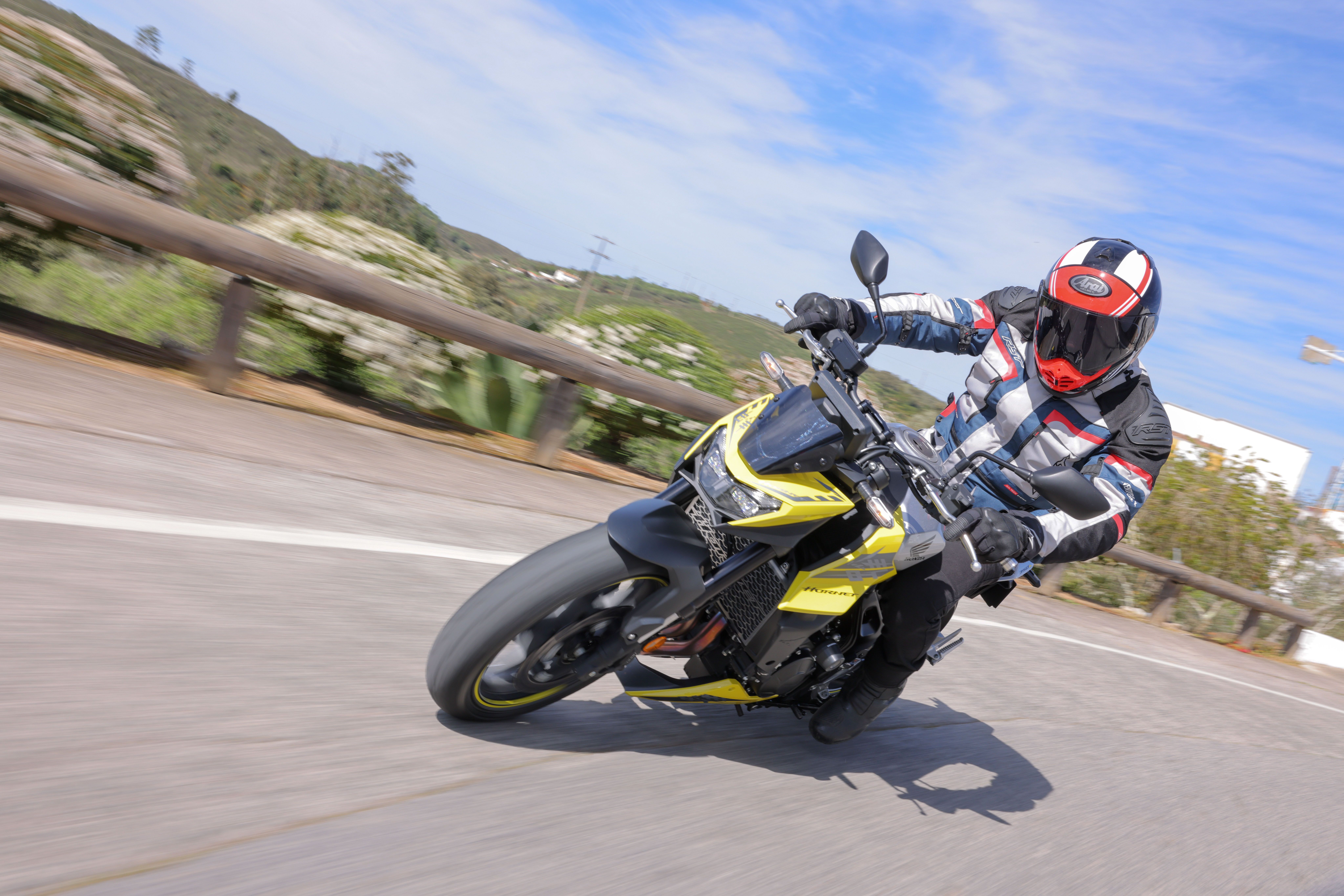 Fotos Honda Hornet 750  E-Clutch 2026