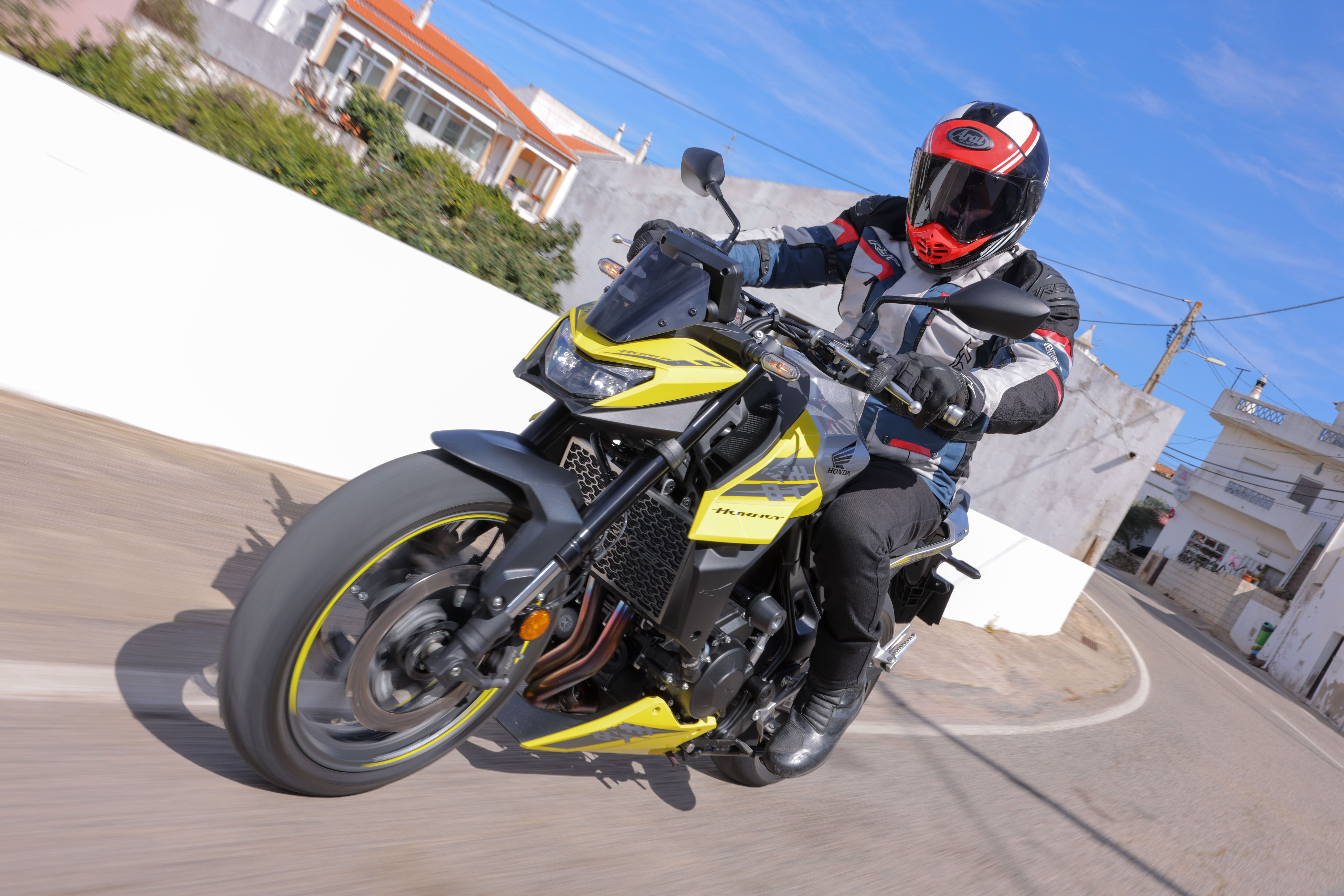 Fotos Honda Hornet 750  E-Clutch 2026