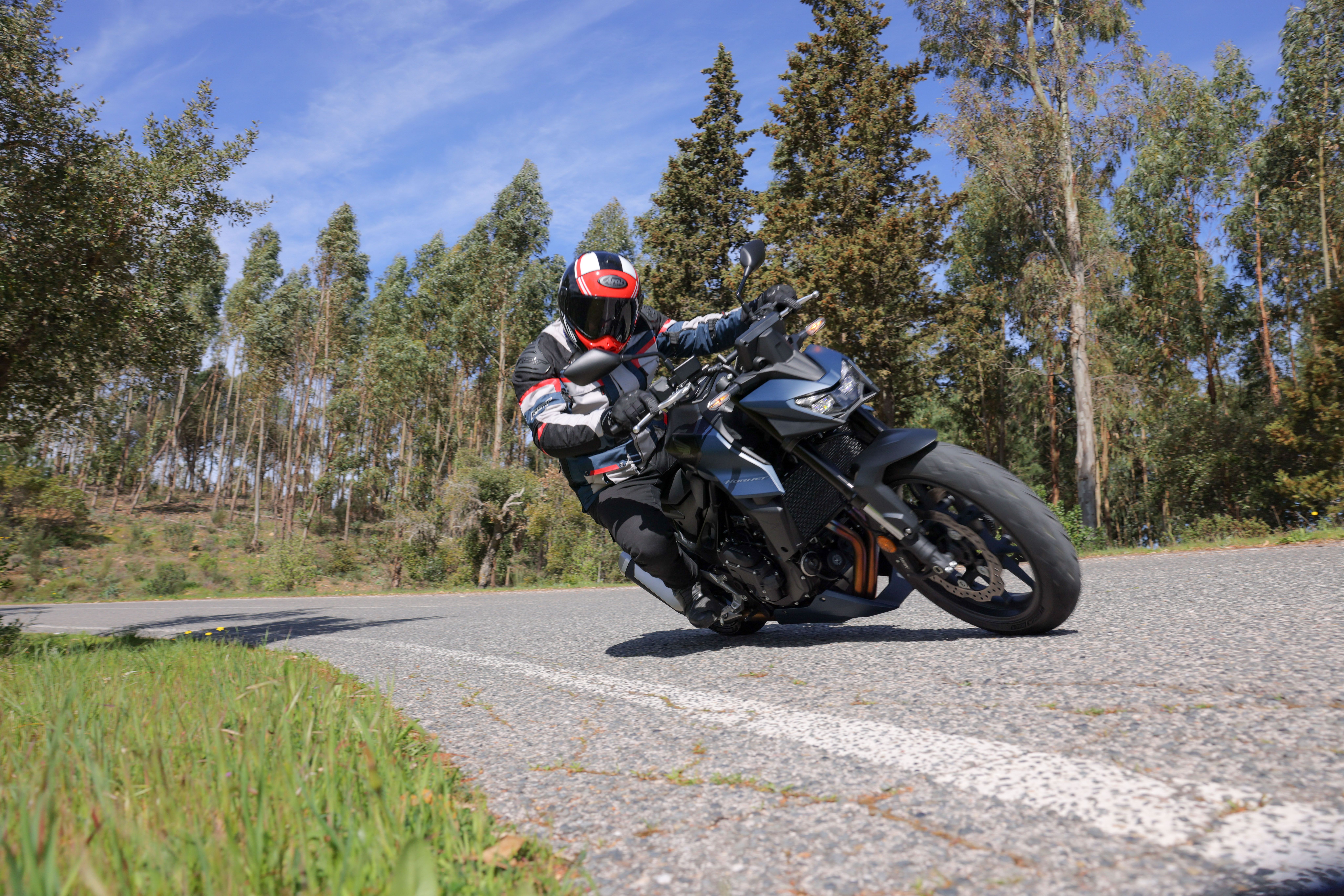 Fotos Honda Hornet 750  E-Clutch 2026