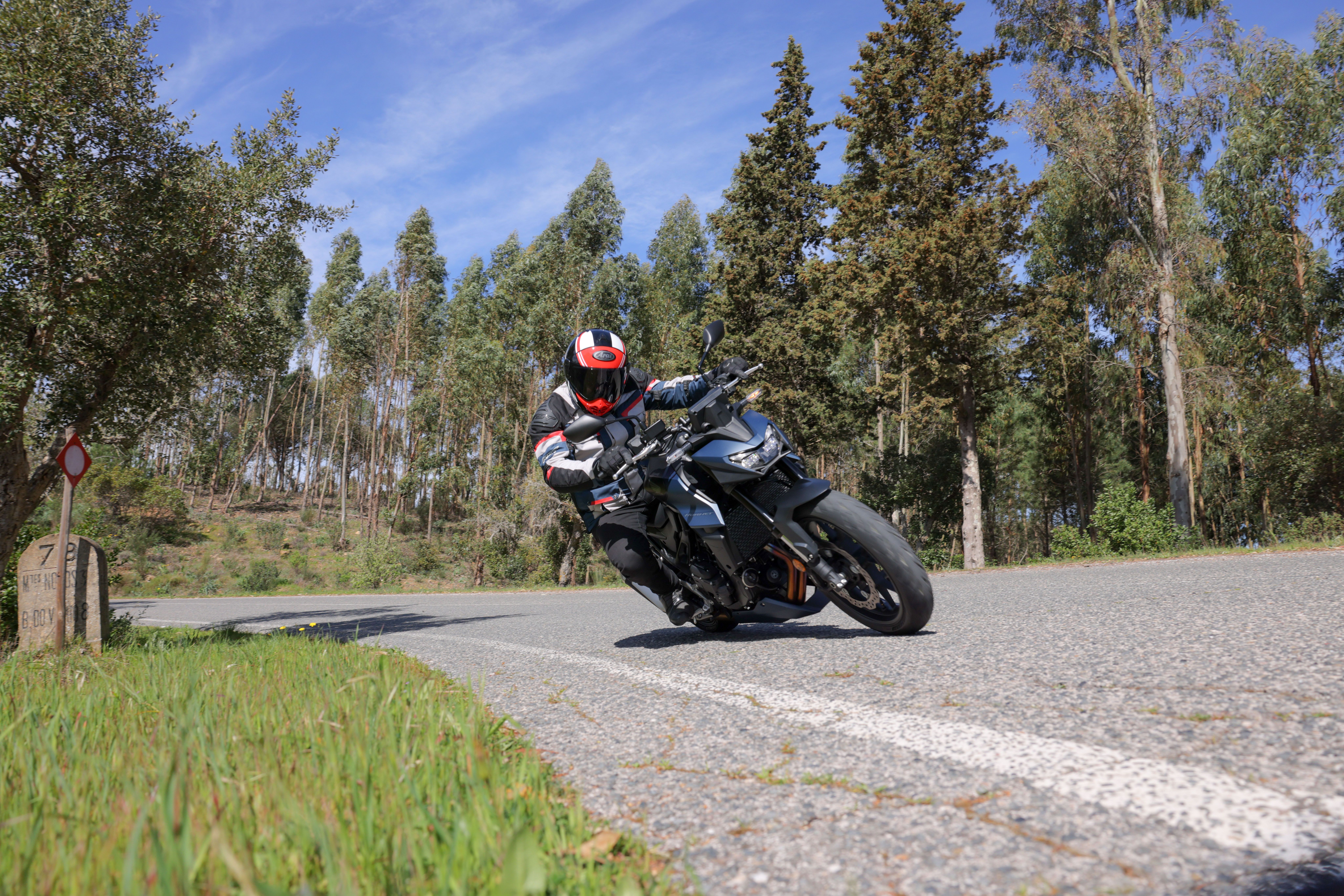 Fotos Honda Hornet 750  E-Clutch 2026