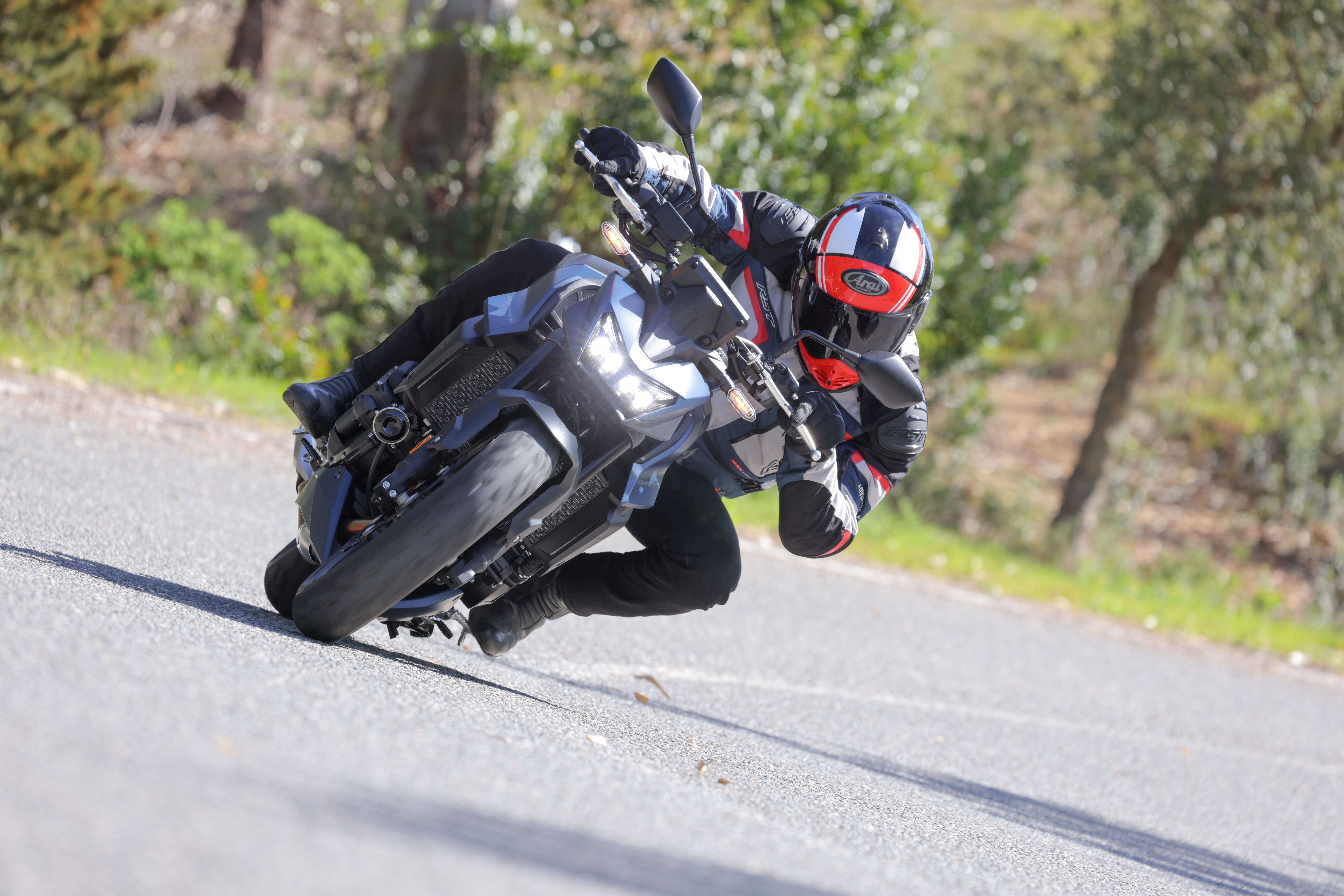 Fotos Honda Hornet 750  E-Clutch 2026