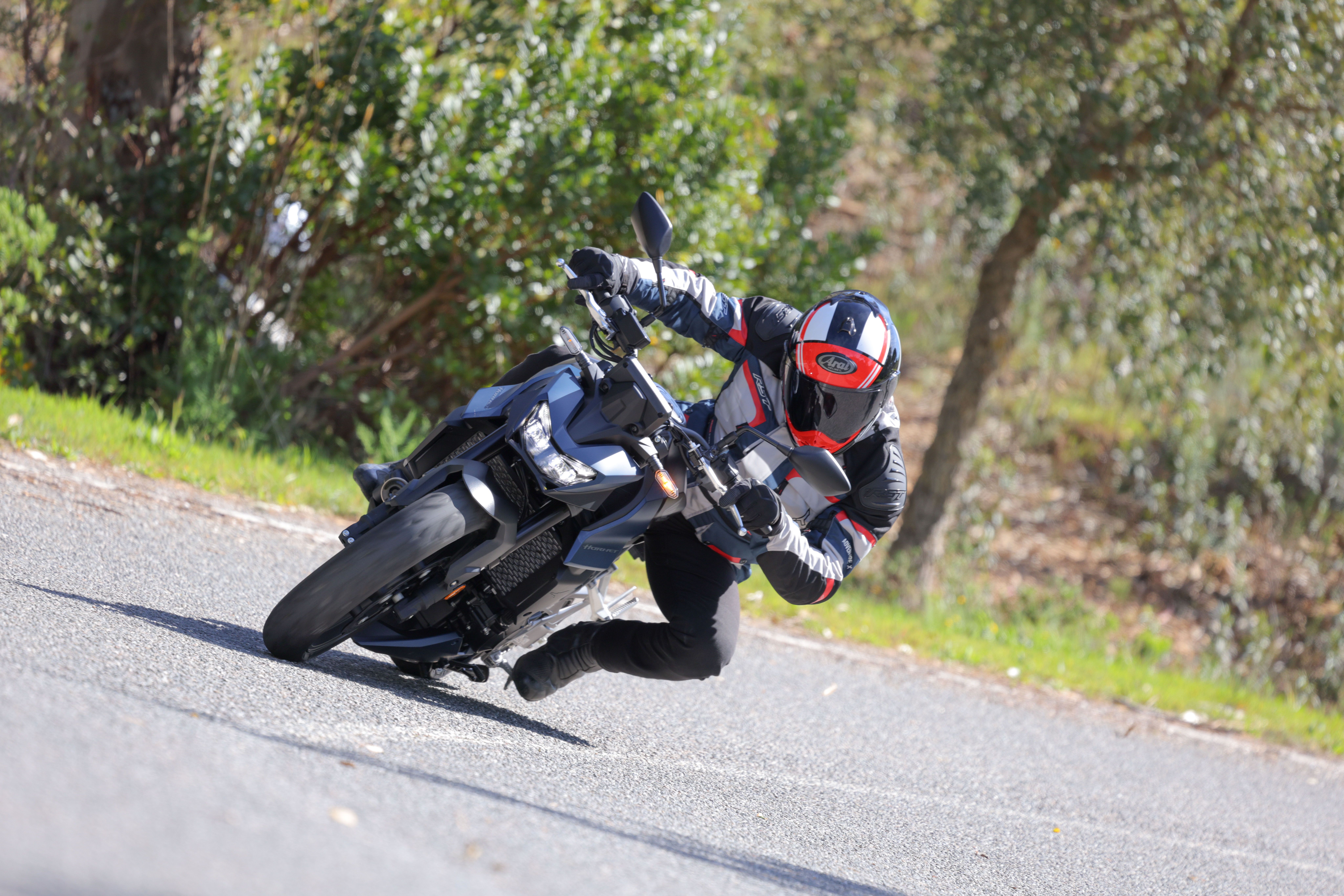 Fotos Honda Hornet 750  E-Clutch 2026